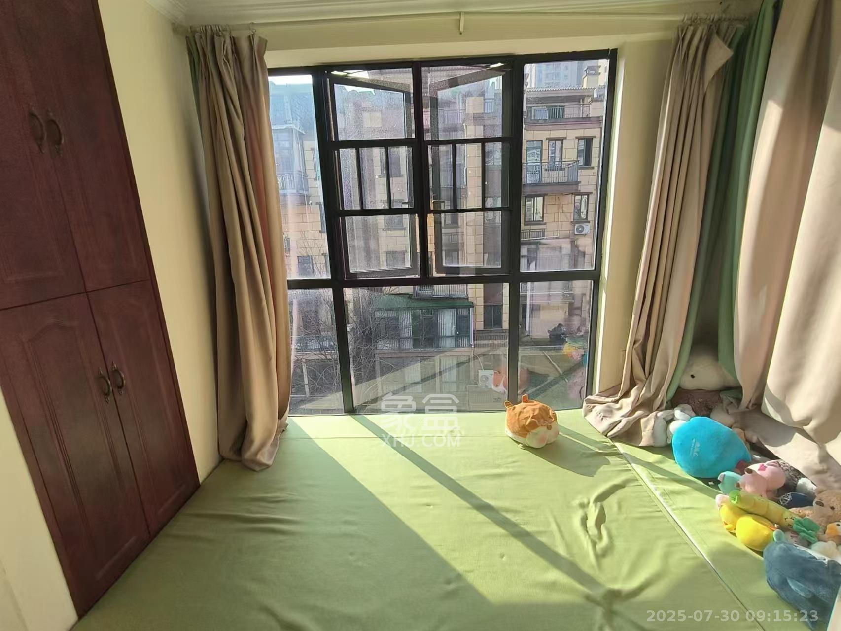 澳海澜庭  4室2厅2卫    2500.0元/月室内图