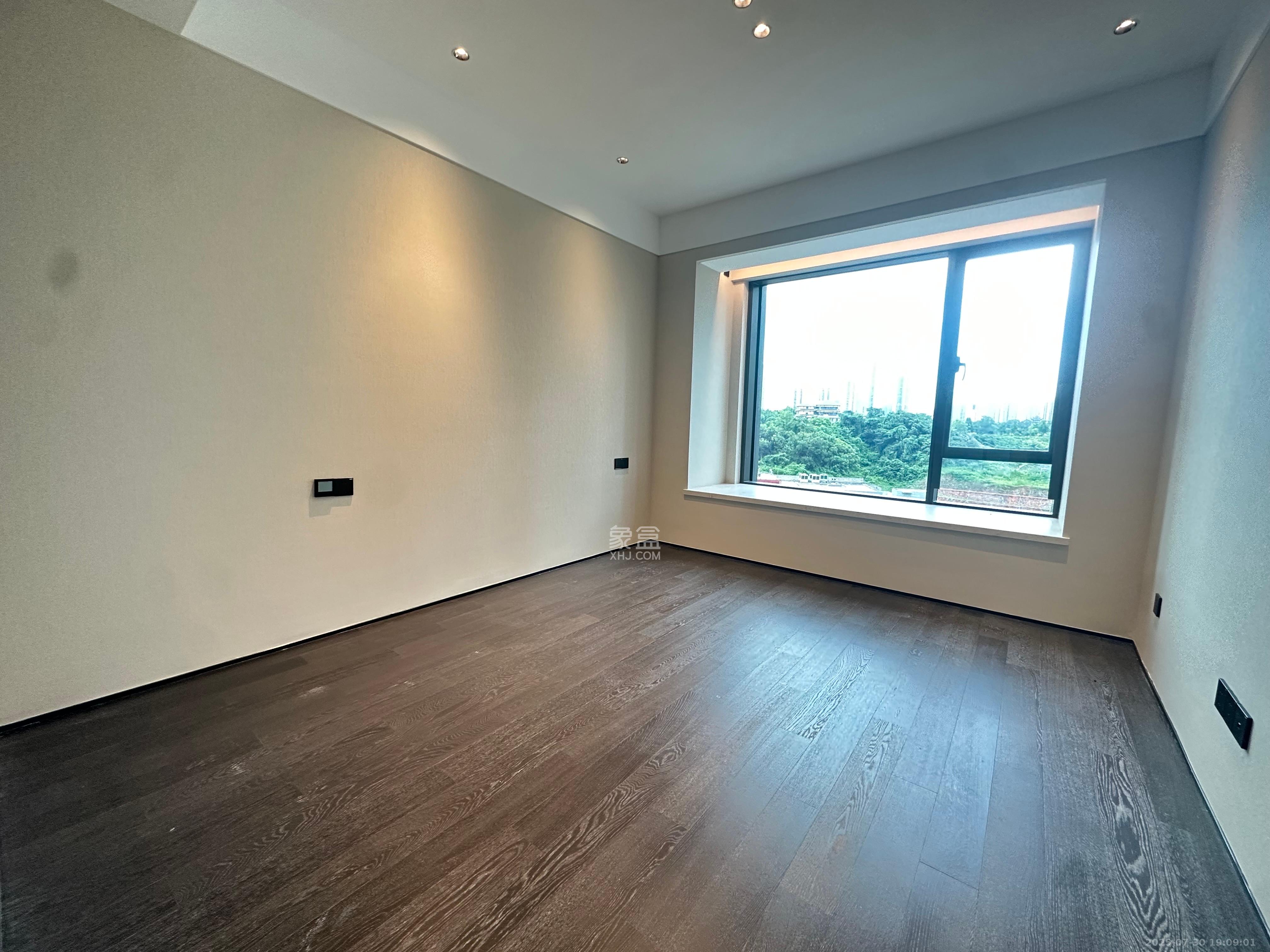 绿城凤起麓鸣  4室2厅3卫    20000.0元/月 绿城凤起麓鸣  4室2厅3卫    20000.0元/月室内图