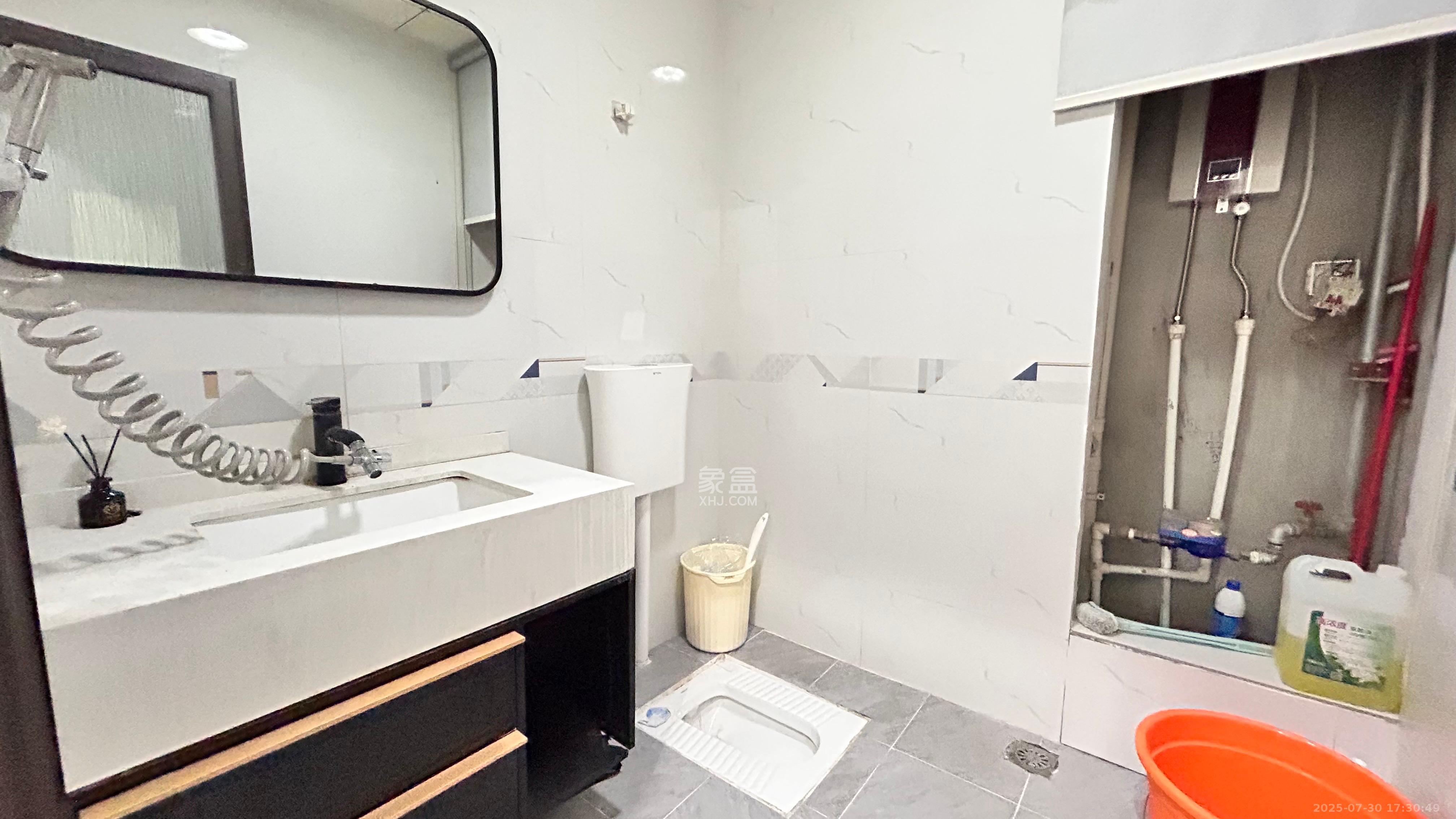 奥克斯滨仕花园(奥克斯洋湖广场/奥克斯中心)  3室2厅1卫    1100.0元/月 奥克斯滨仕花园(奥克斯洋湖广场/奥克斯中心)  3室2厅1卫    1100.0元/月室内图