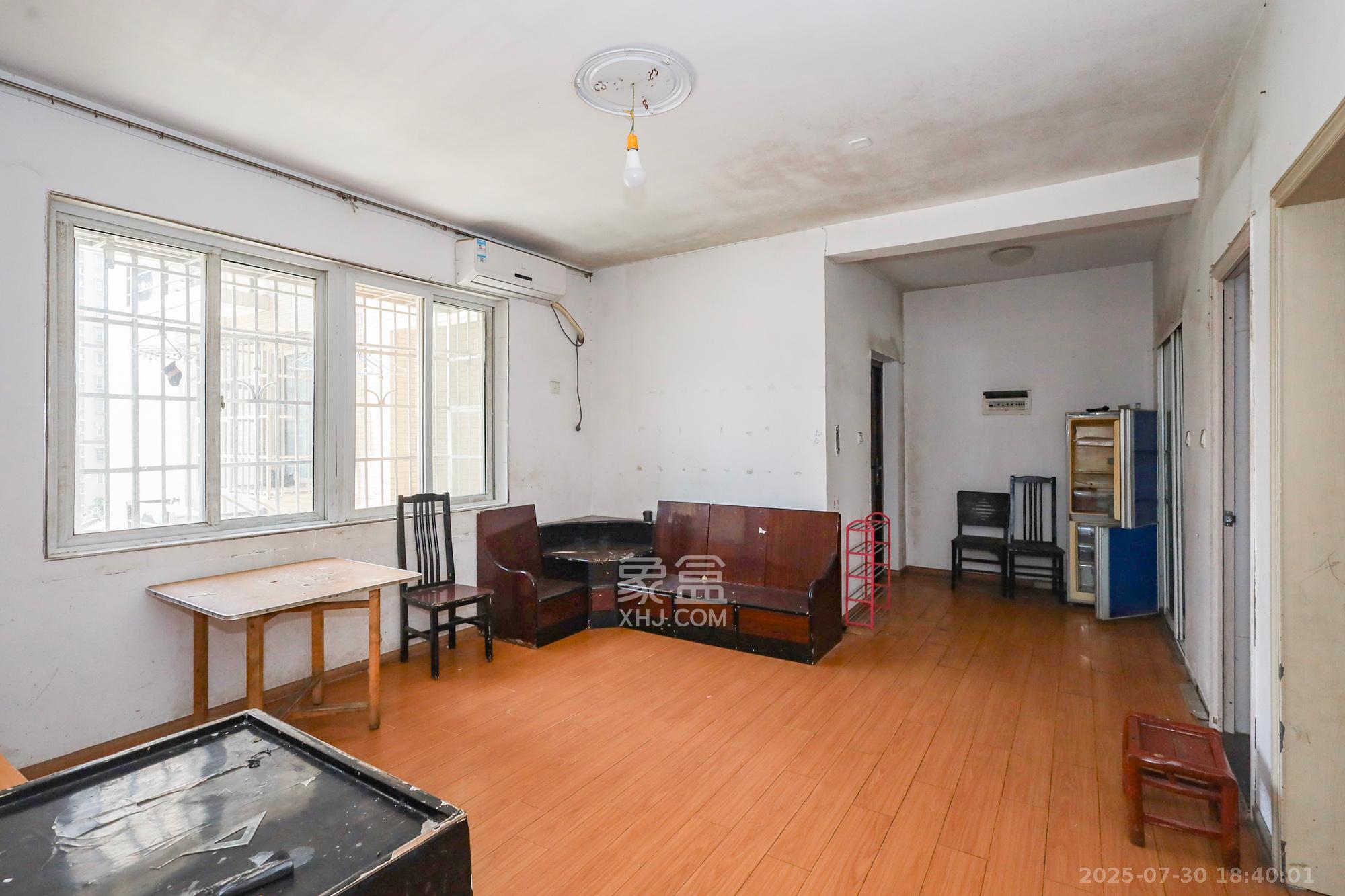 谷山庭院一期 3室2厅1卫 69.8万 谷山庭院一期 3室2厅1卫 69.8万客厅