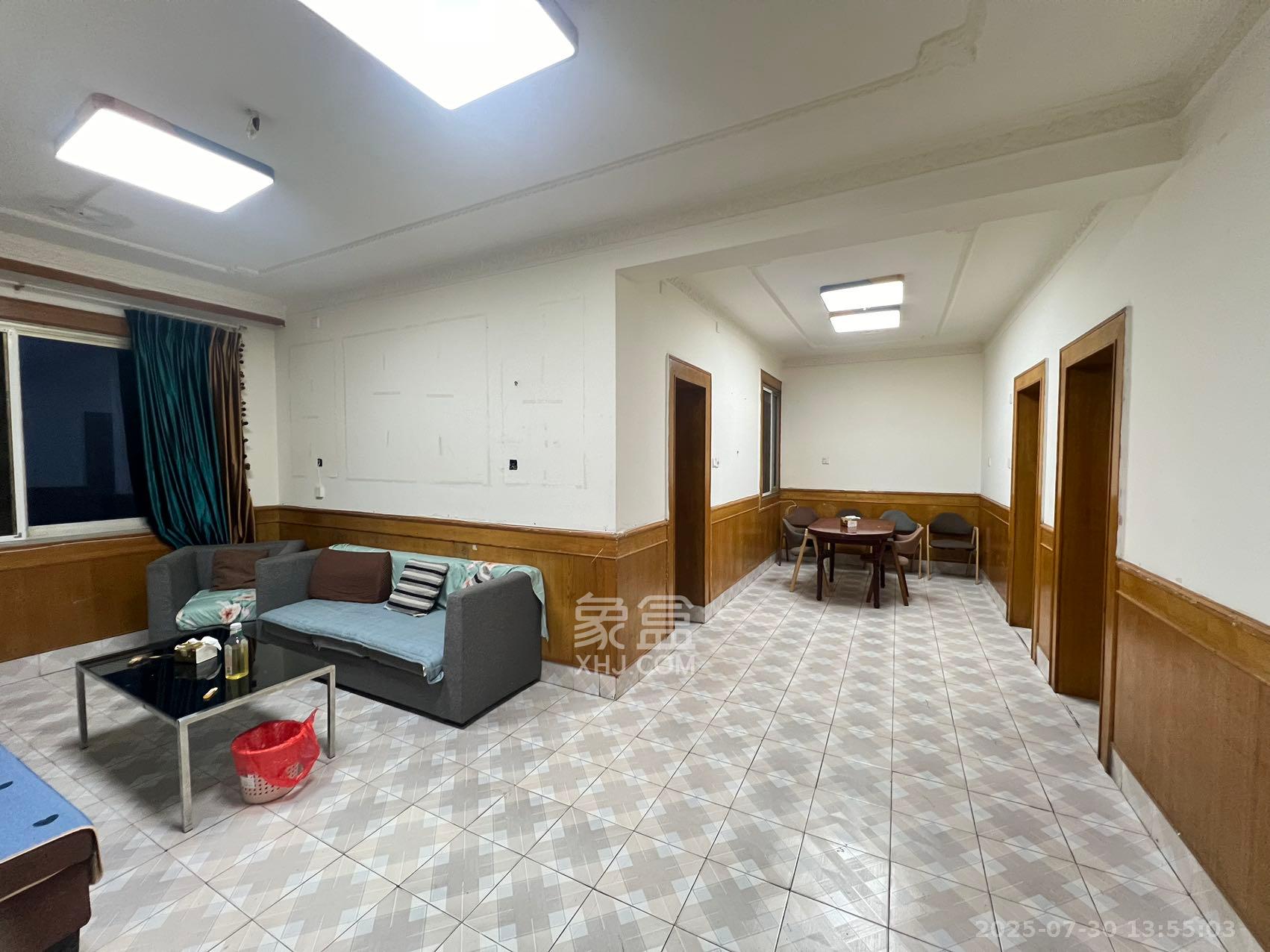 省农办火星宿舍 3室2厅1卫 2000.0元/月 省农办火星宿舍 3室2厅1卫 2000.0元/月室内图