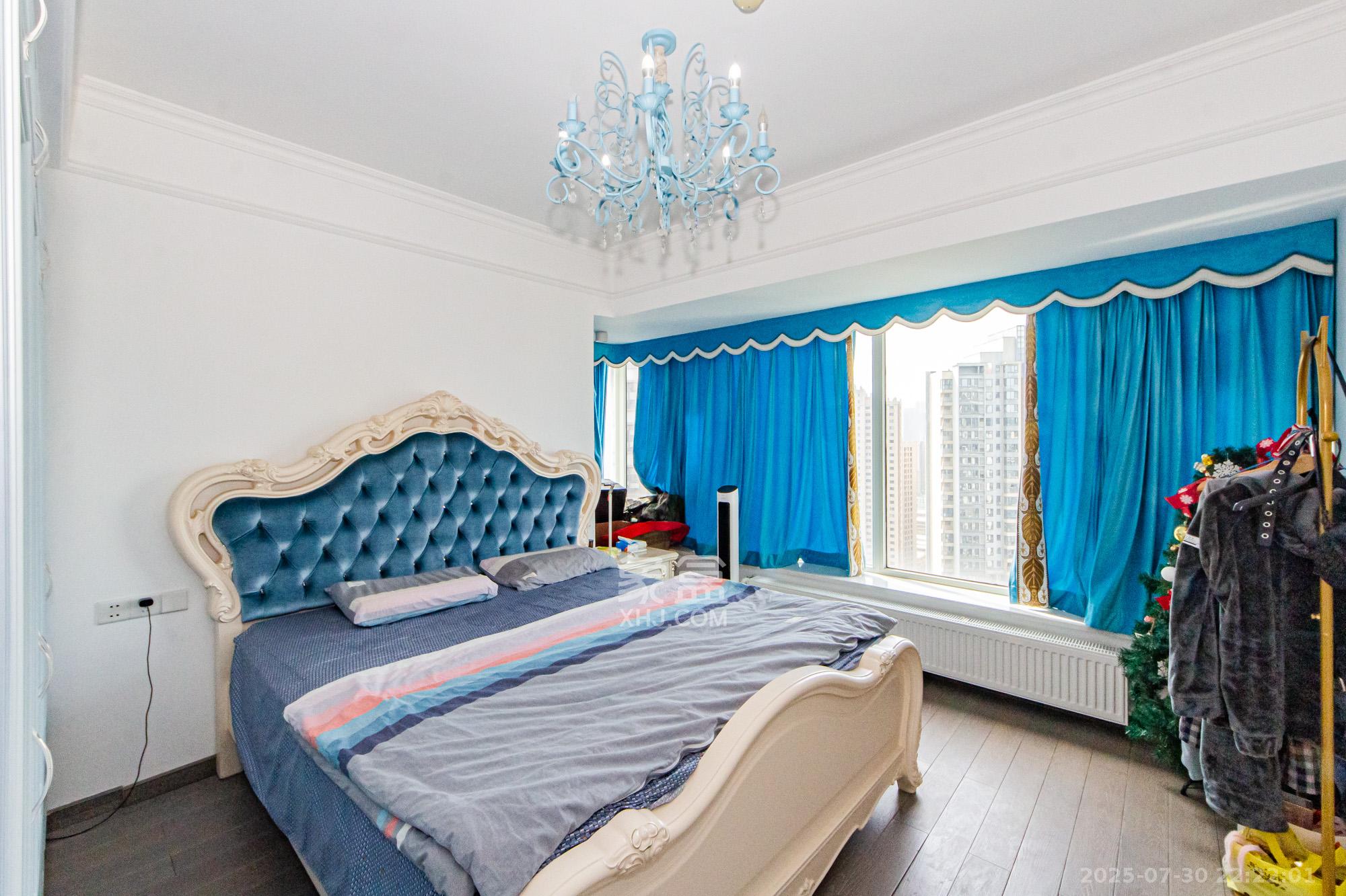 北辰三角洲E3区  4室2厅2卫    310.0万卧室