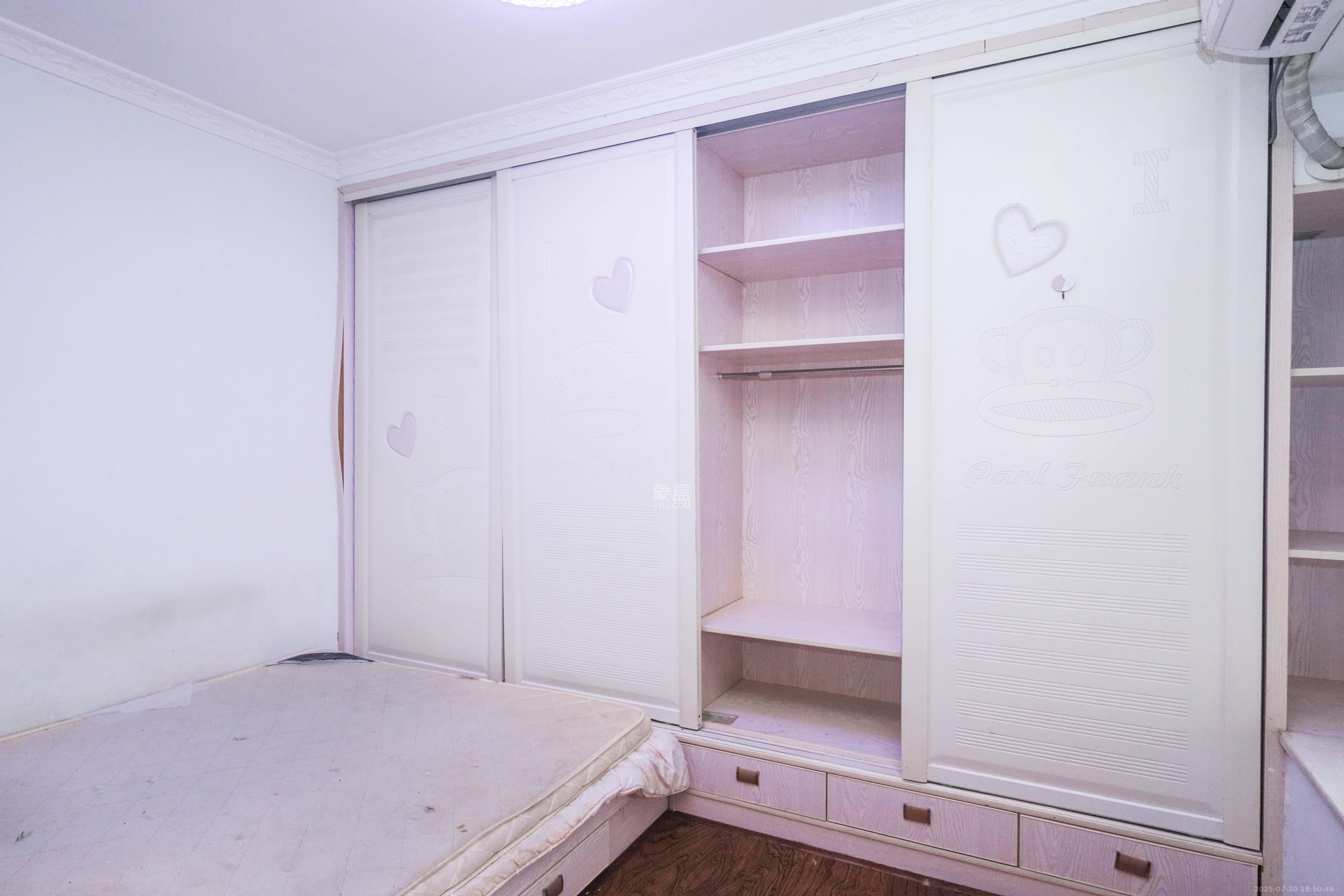 保利麓谷林语F区 3室2厅1卫 68.8万 保利麓谷林语F区 3室2厅1卫 68.8万卧室