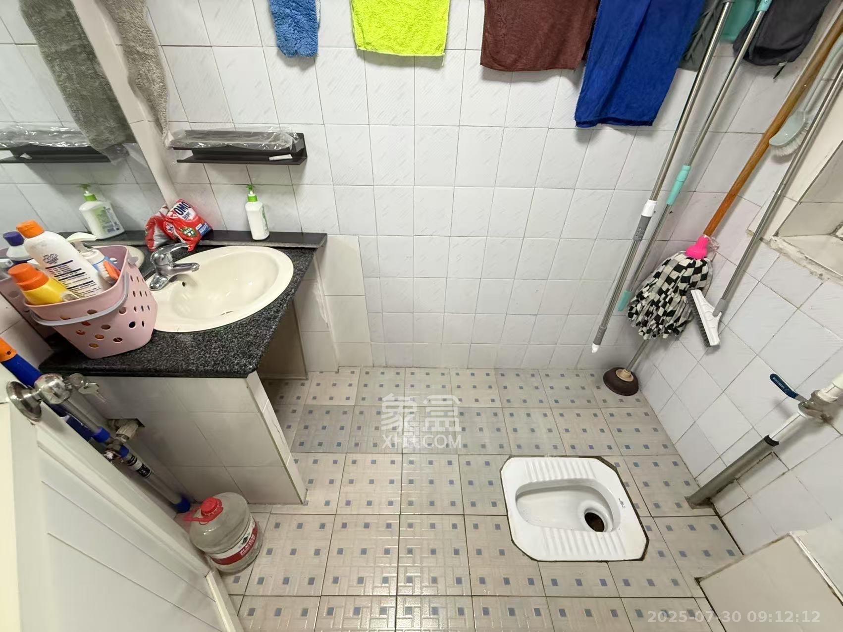 通泰街商居楼 3室2厅1卫 2300.0元/月 通泰街商居楼 3室2厅1卫 2300.0元/月室内图