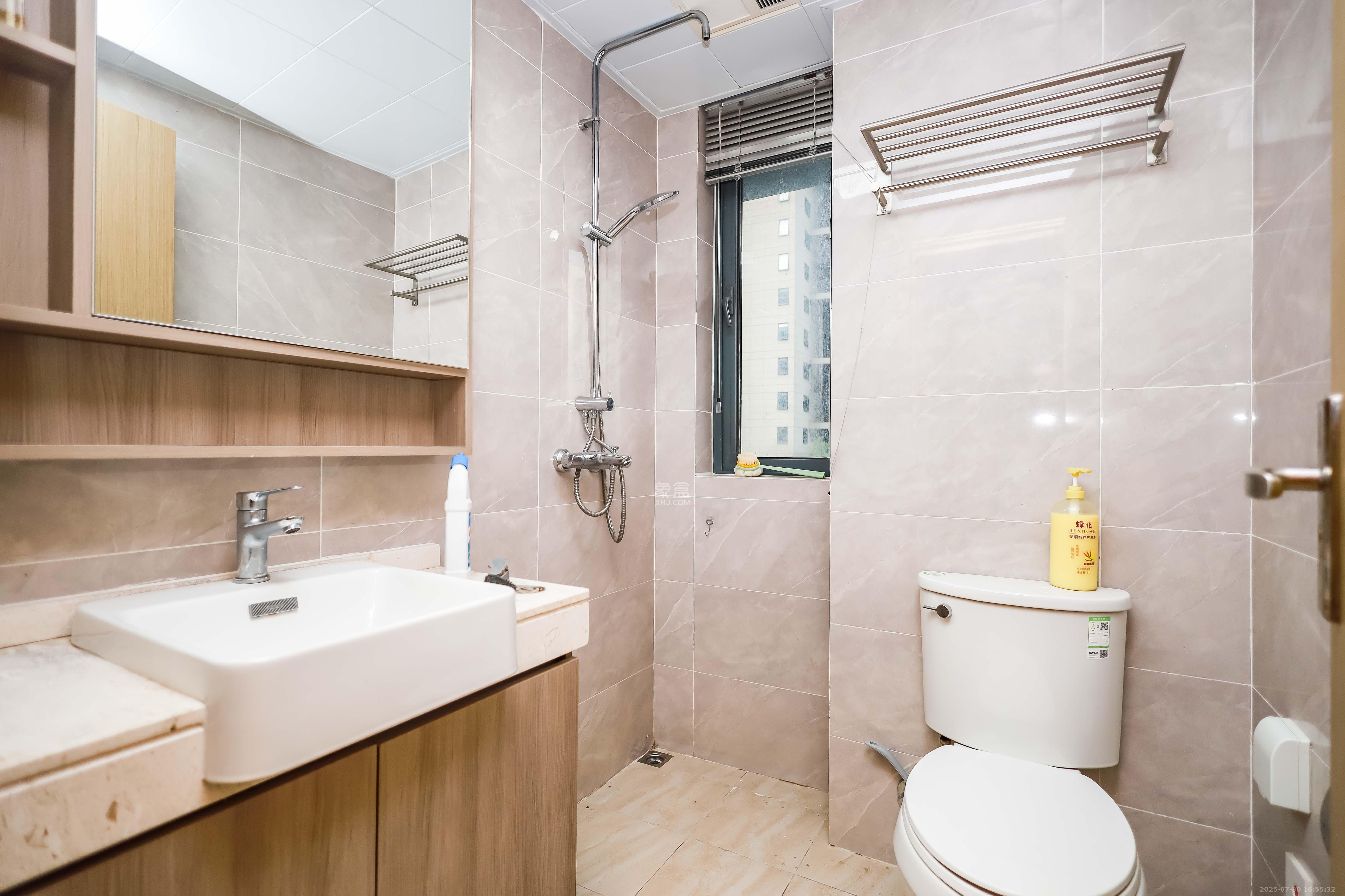 清控湖山雅居南区  3室2厅2卫    88.0万 清控湖山雅居南区  3室2厅2卫    88.0万卫生间