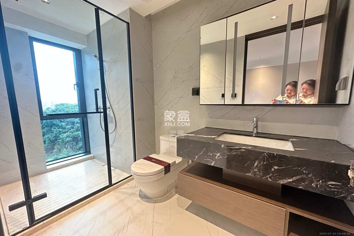 绿城凤起麓鸣  4室2厅3卫    20000.0元/月 绿城凤起麓鸣  4室2厅3卫    20000.0元/月室内图