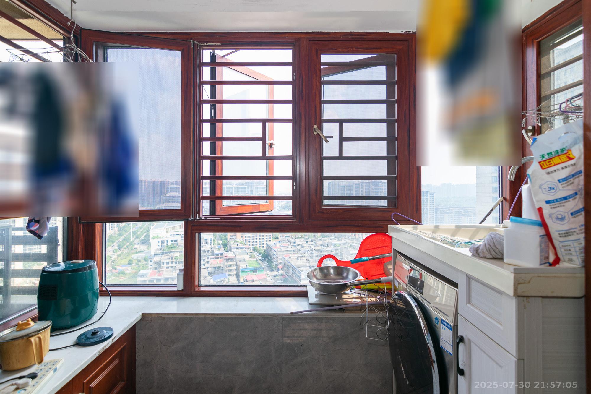 润和山水郡 4室2厅2卫 138.0万 润和山水郡 4室2厅2卫 138.0万阳台