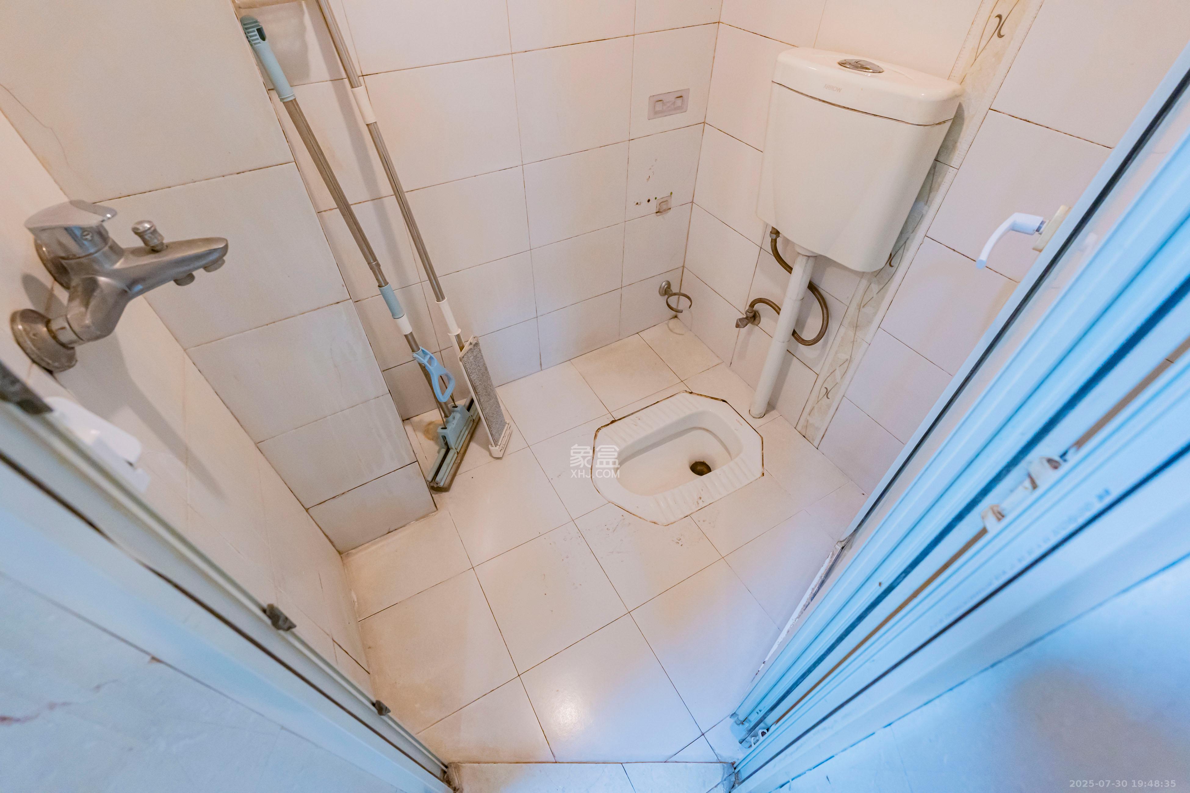 建鸿达现代公寓 2室2厅1卫 51.8万 建鸿达现代公寓 2室2厅1卫 51.8万卫生间