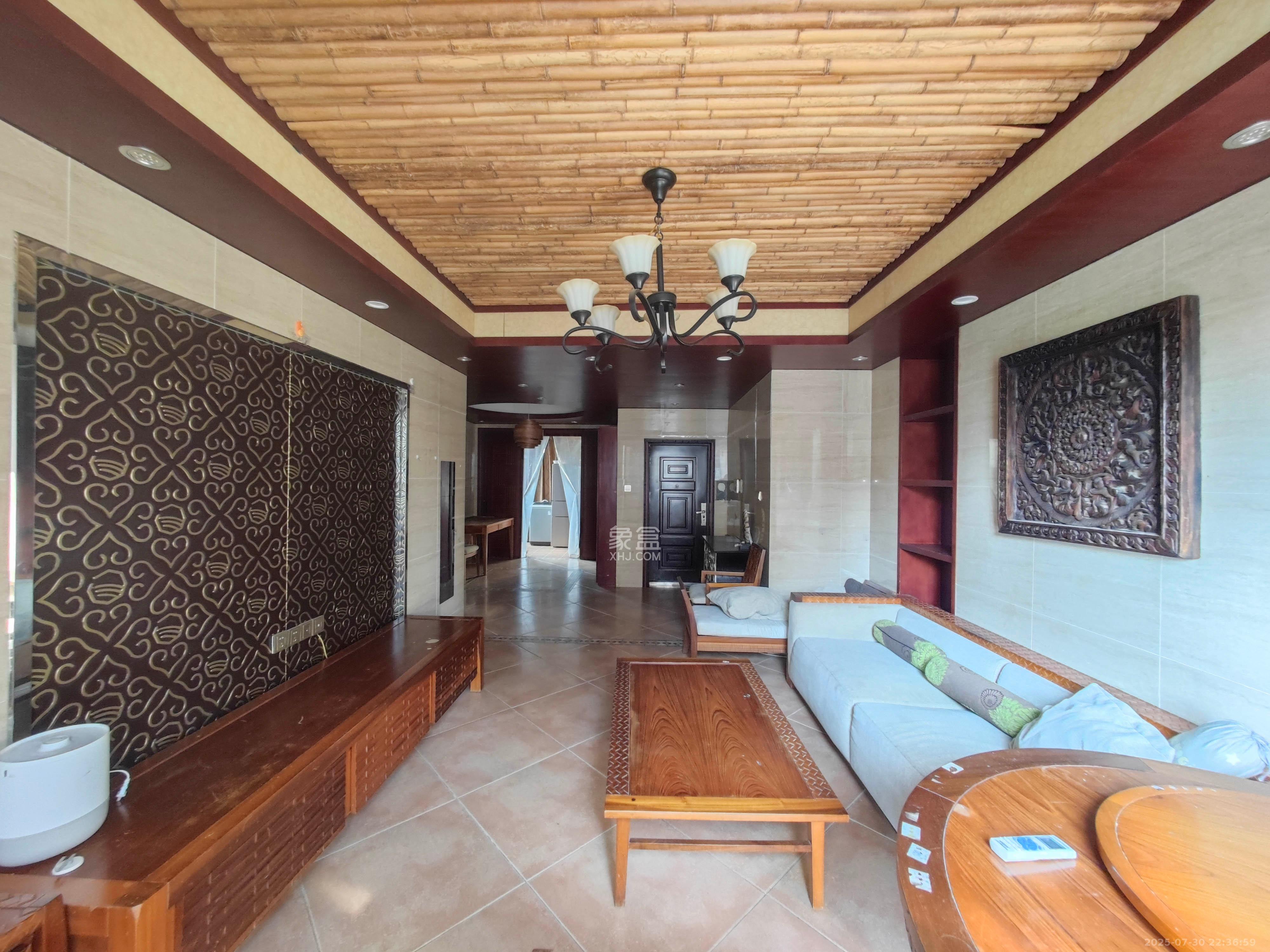 欧莱雅郡 3室2厅2卫 93.8万 欧莱雅郡 3室2厅2卫 93.8万客厅