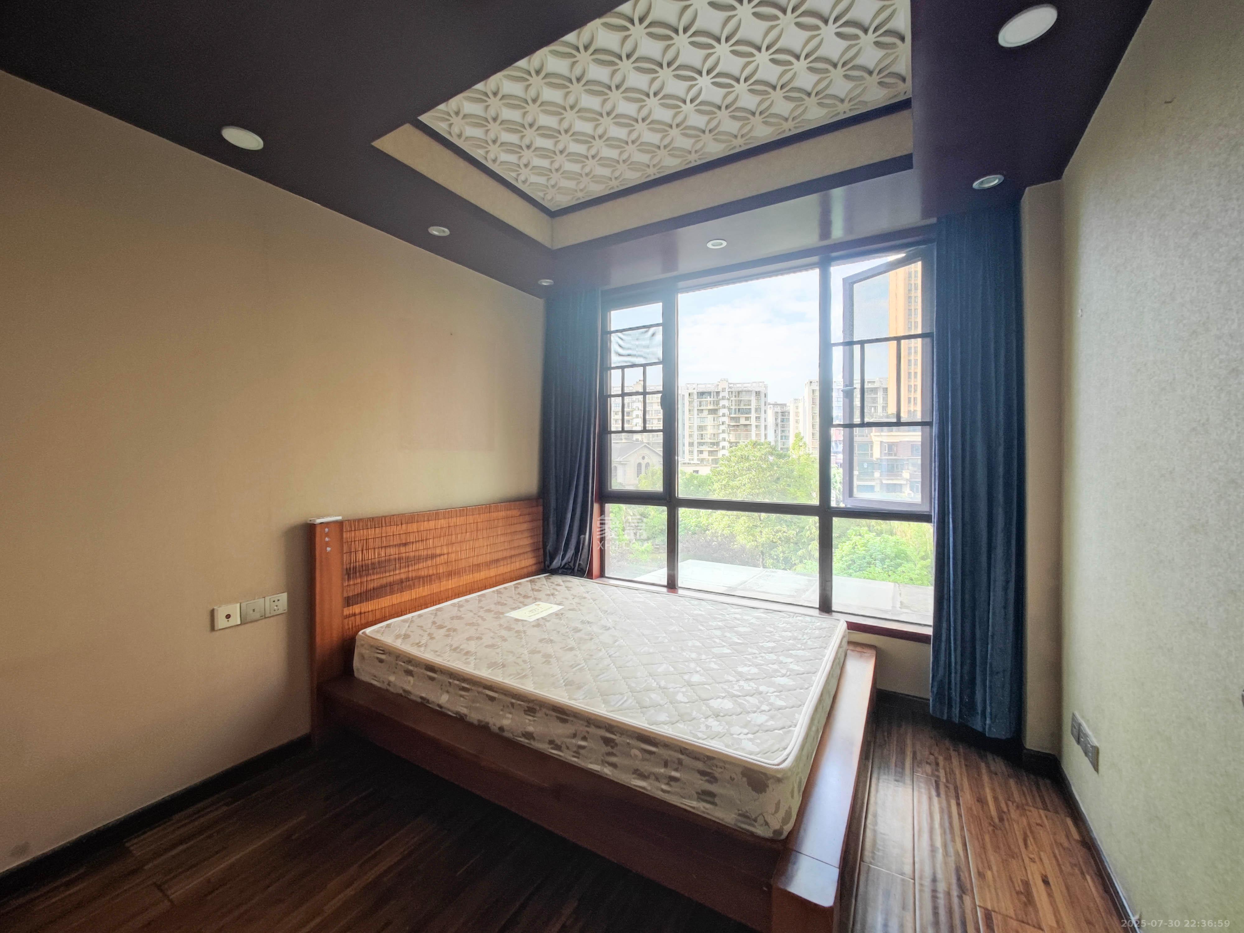 欧莱雅郡  3室2厅2卫    93.8万卧室