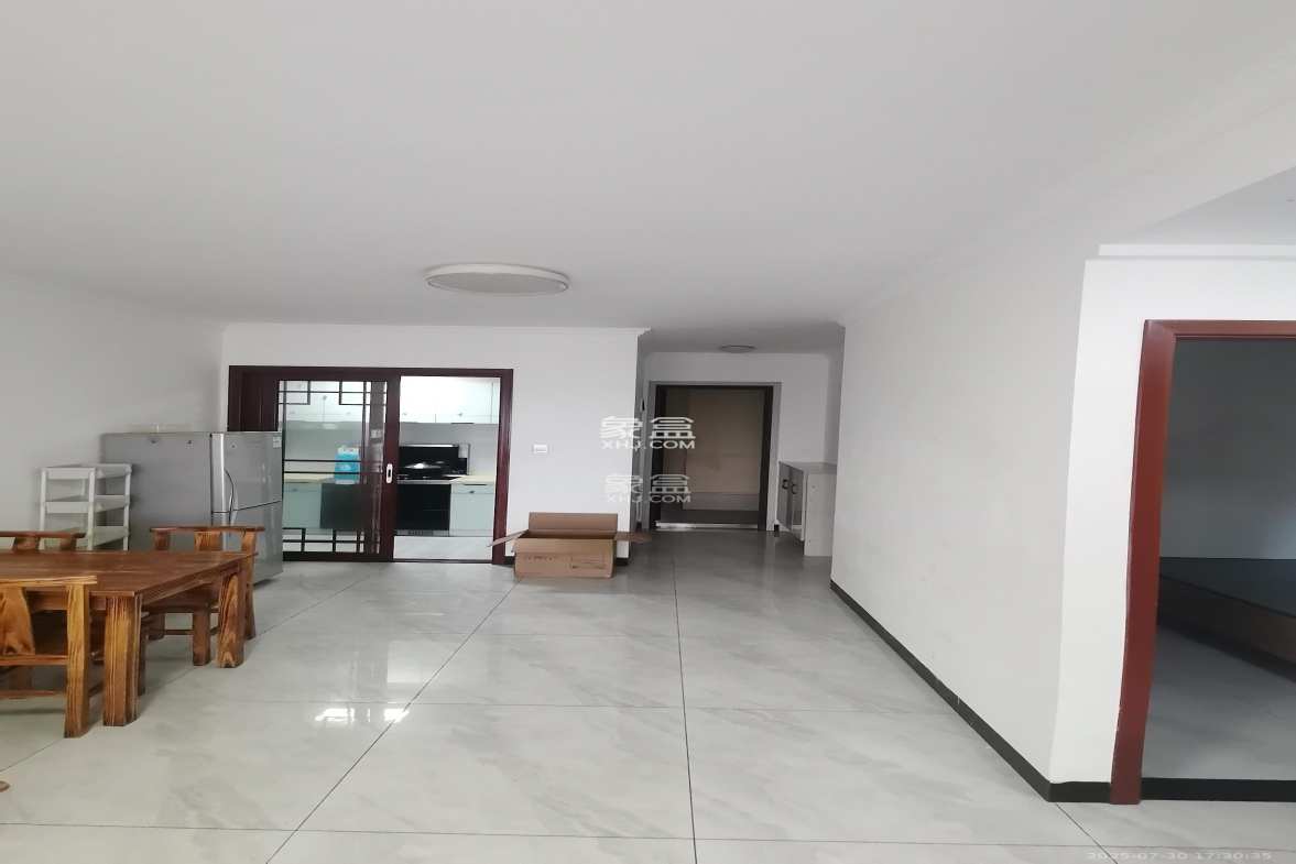 海伦春天  3室2厅2卫    2100.0元/月 海伦春天  3室2厅2卫    2100.0元/月室内图