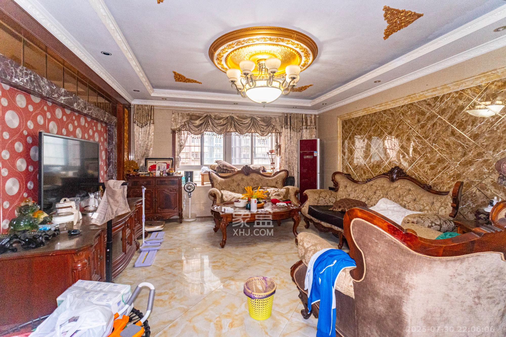 世景华庭  3室2厅2卫   80.00万