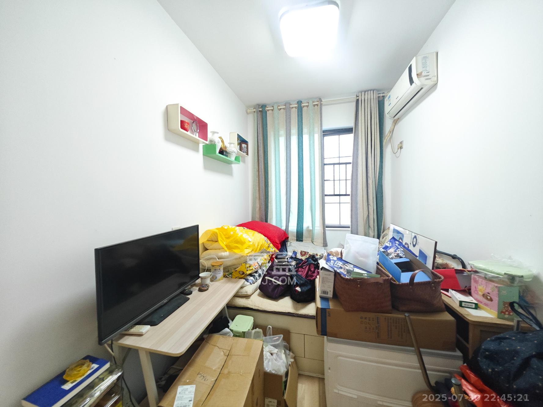 宏聚地中海  3室2厅2卫   95.00万卧室