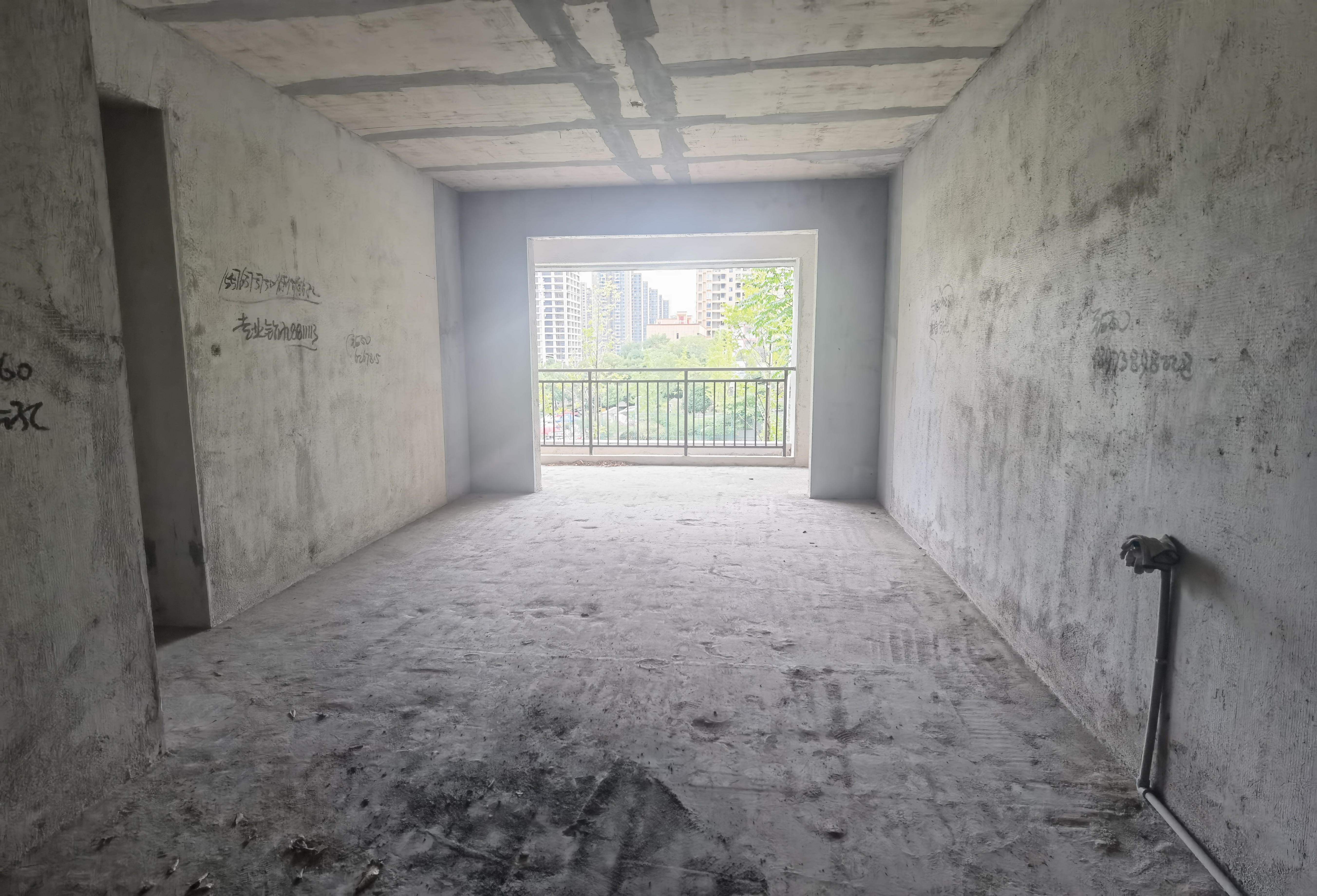 中甸.龙雲台  4室2厅2卫    83.8万 中甸.龙雲台  4室2厅2卫    83.8万客厅