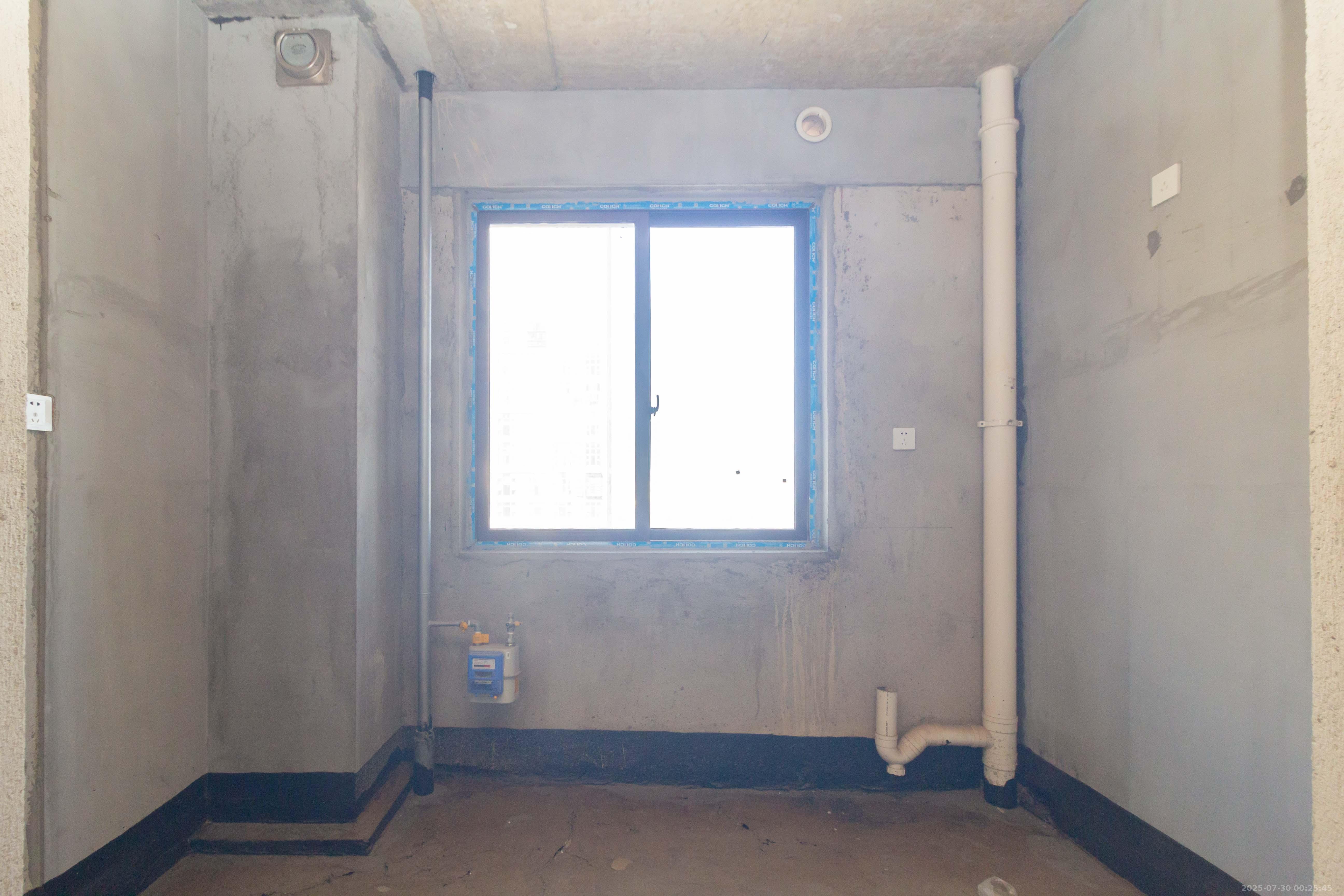 东方美地 4室2厅2卫 130.0万 东方美地 4室2厅2卫 130.0万厨房