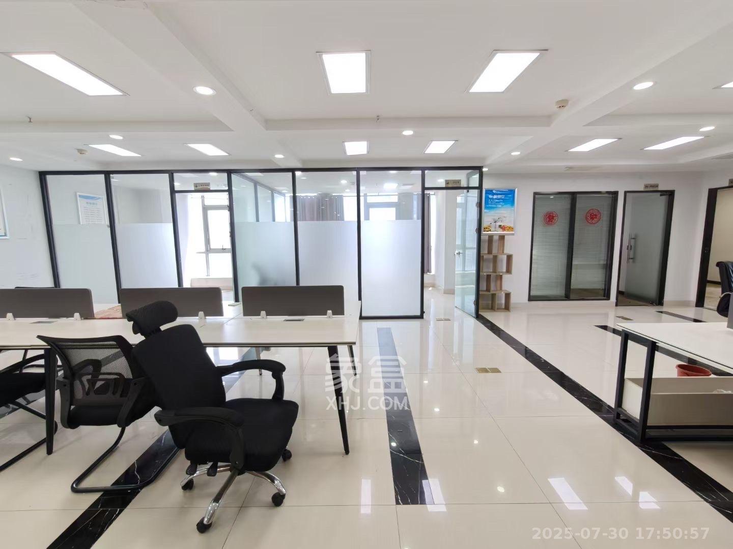 开源鑫贸大楼   242.0㎡      5200.0元/月室内图