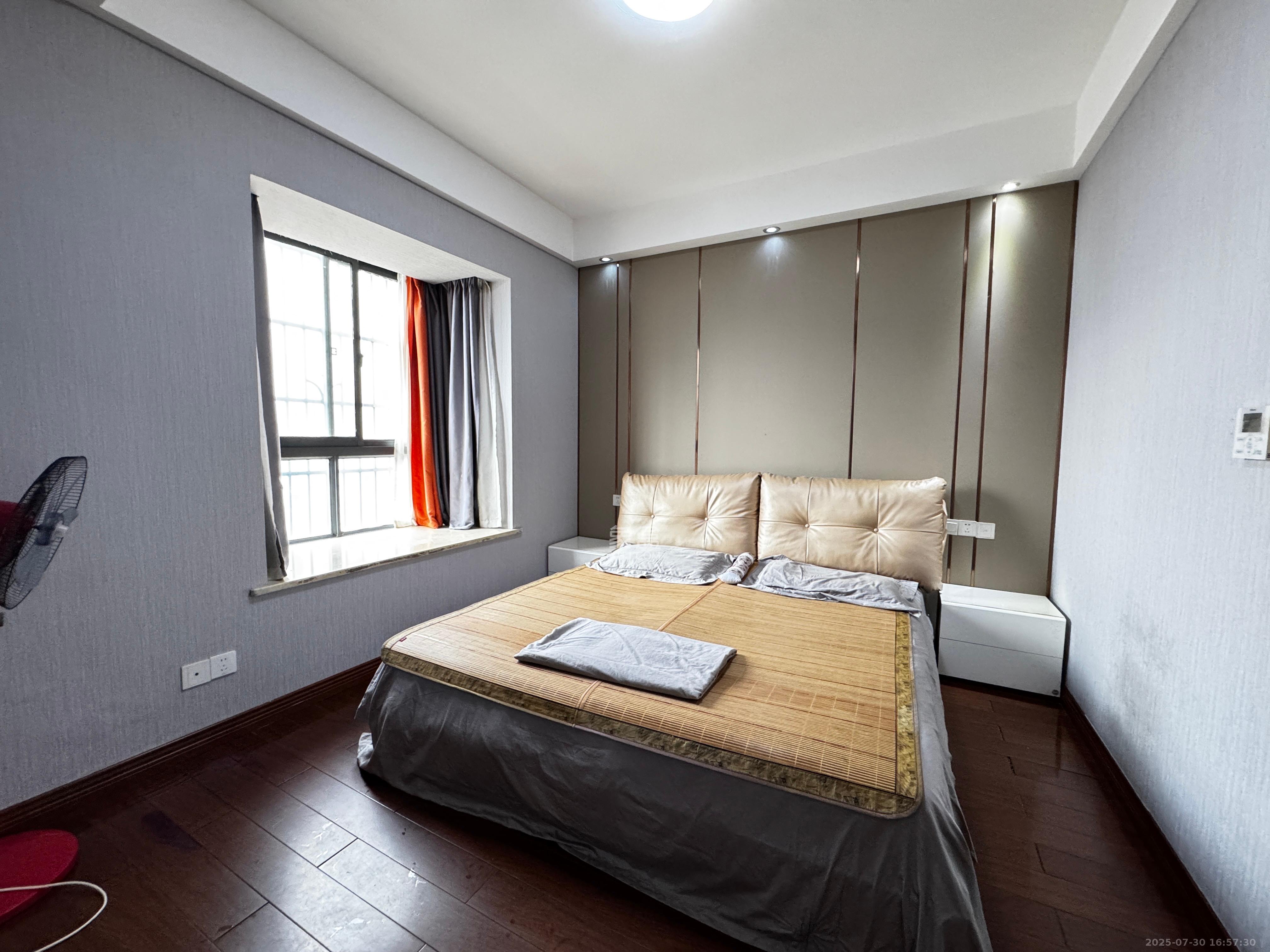 世纪桃花苑  4室2厅2卫    3000.0元/月 世纪桃花苑  4室2厅2卫    3000.0元/月室内图