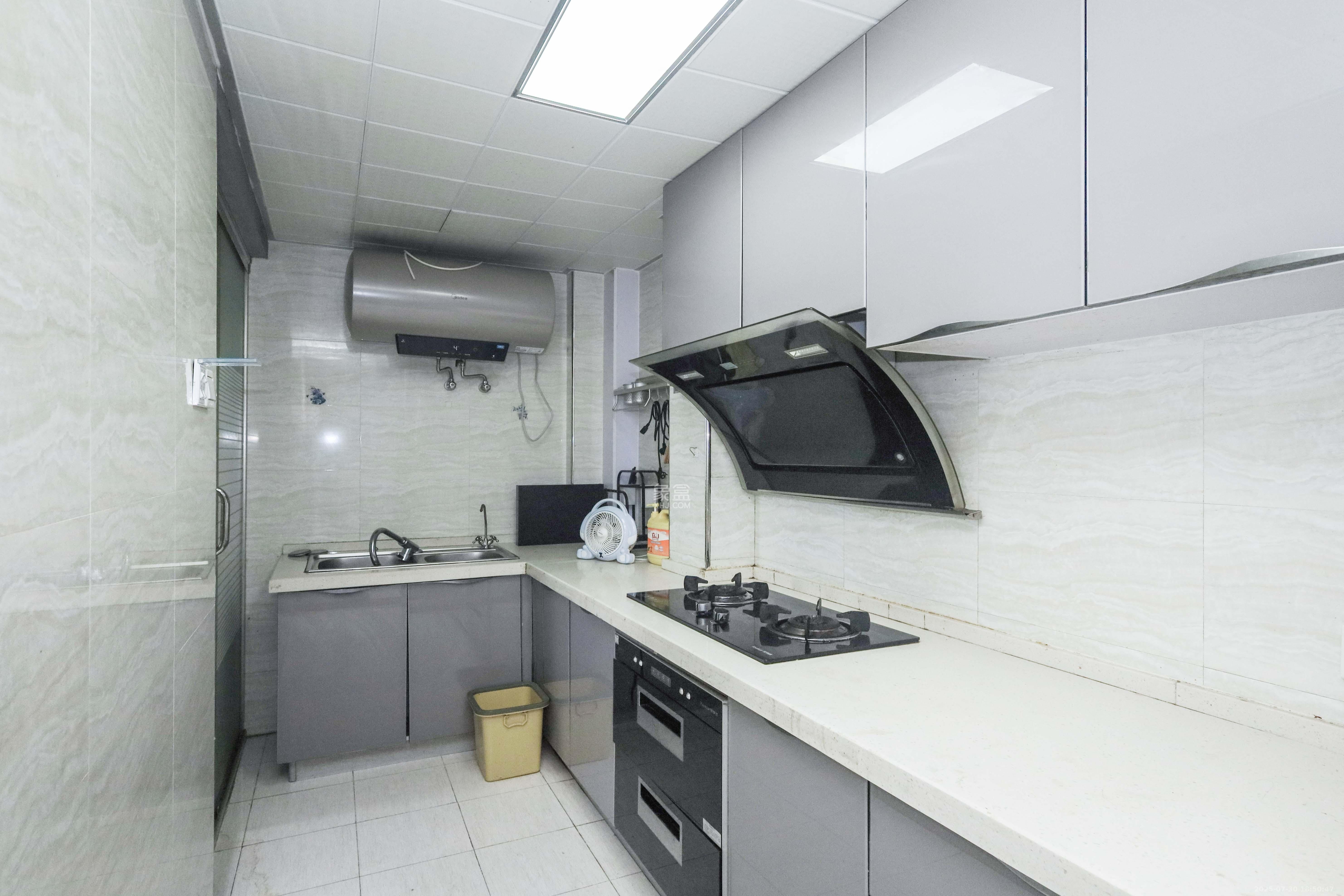 保利麓谷林语F区  3室2厅1卫    68.8万厨房