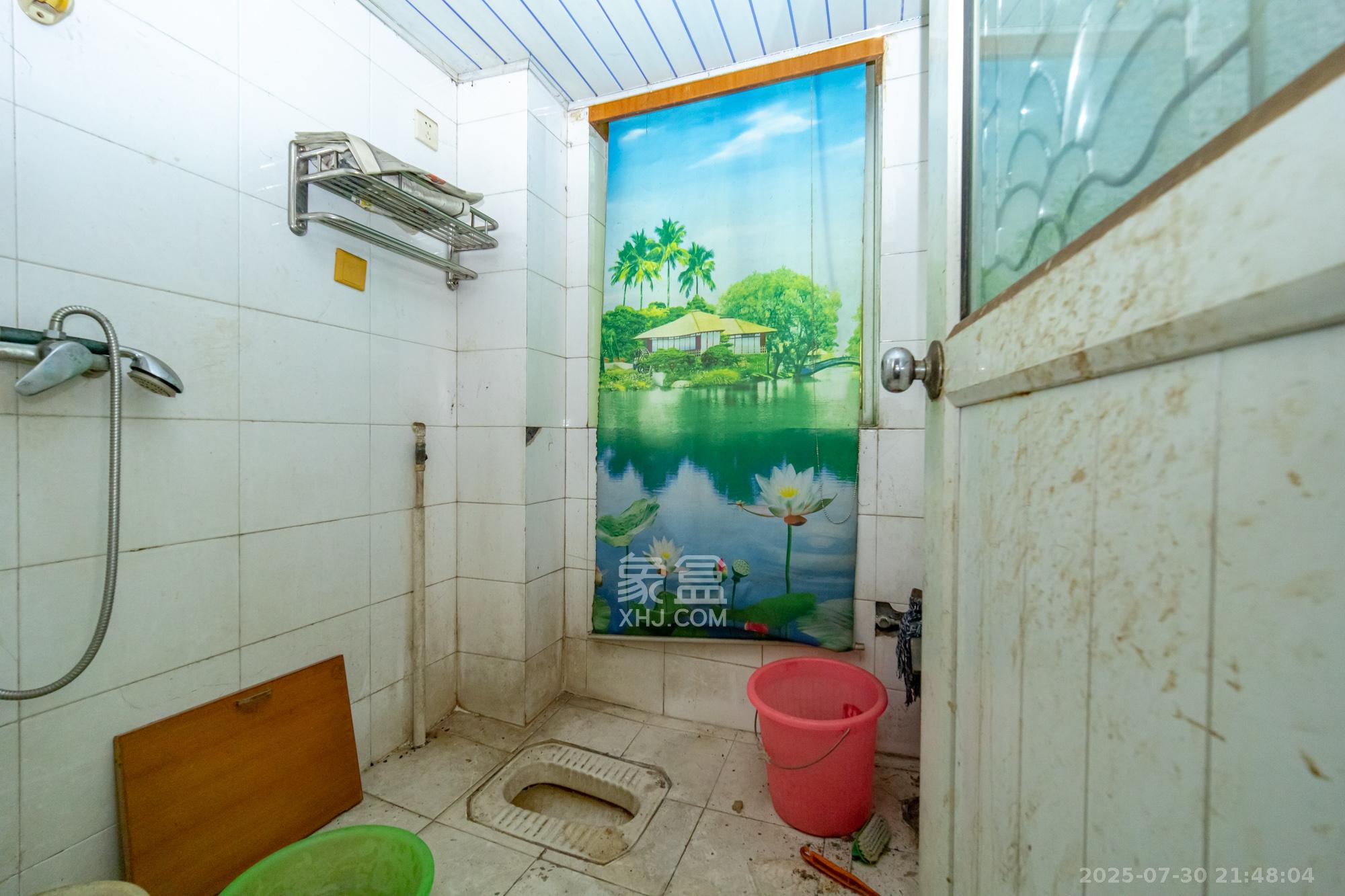 中南汽车世界  3室2厅2卫    38.8万 中南汽车世界  3室2厅2卫    38.8万卫生间