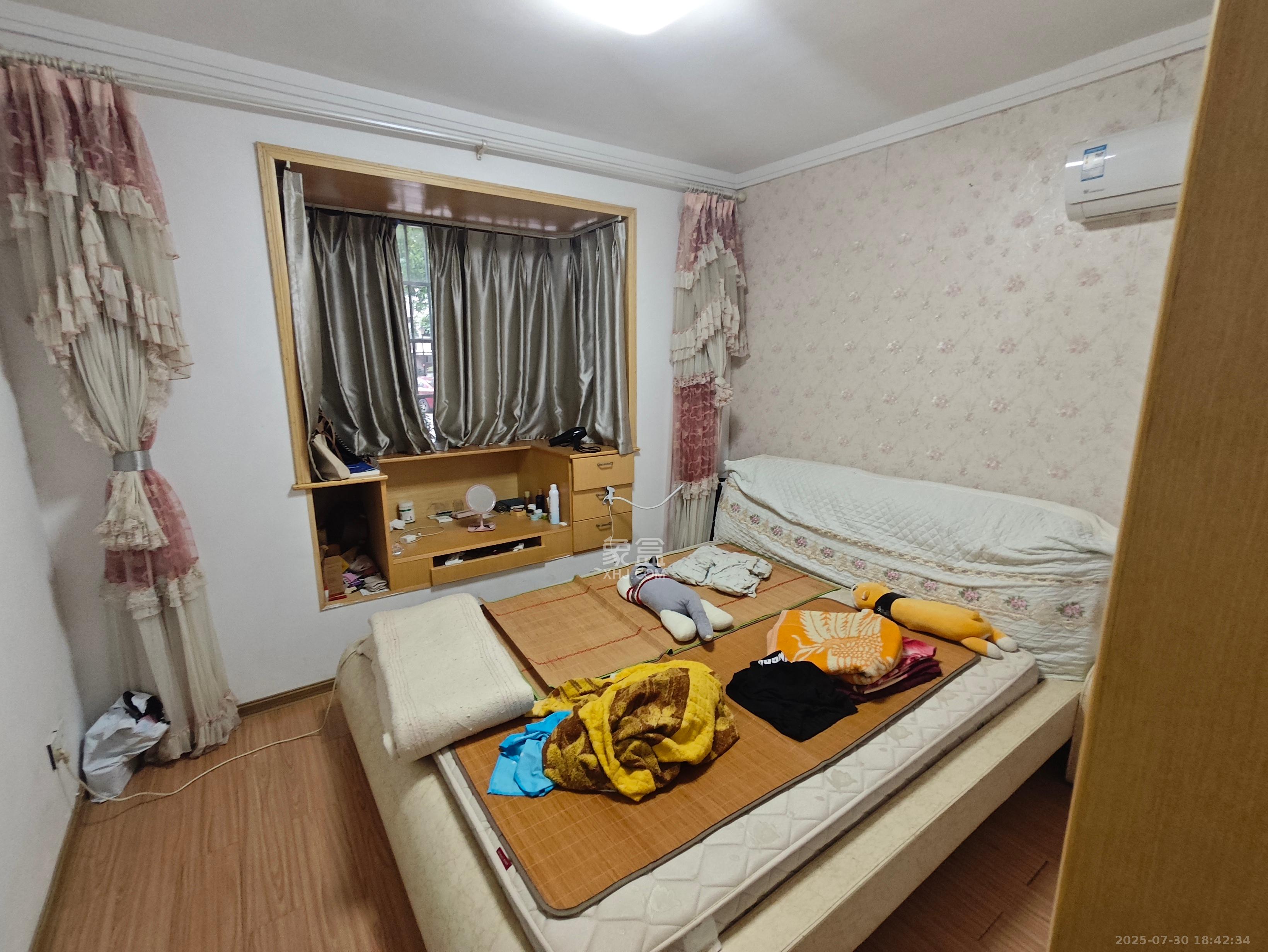 枫华府第 2室2厅1卫 1700.0元/月 枫华府第 2室2厅1卫 1700.0元/月室内图