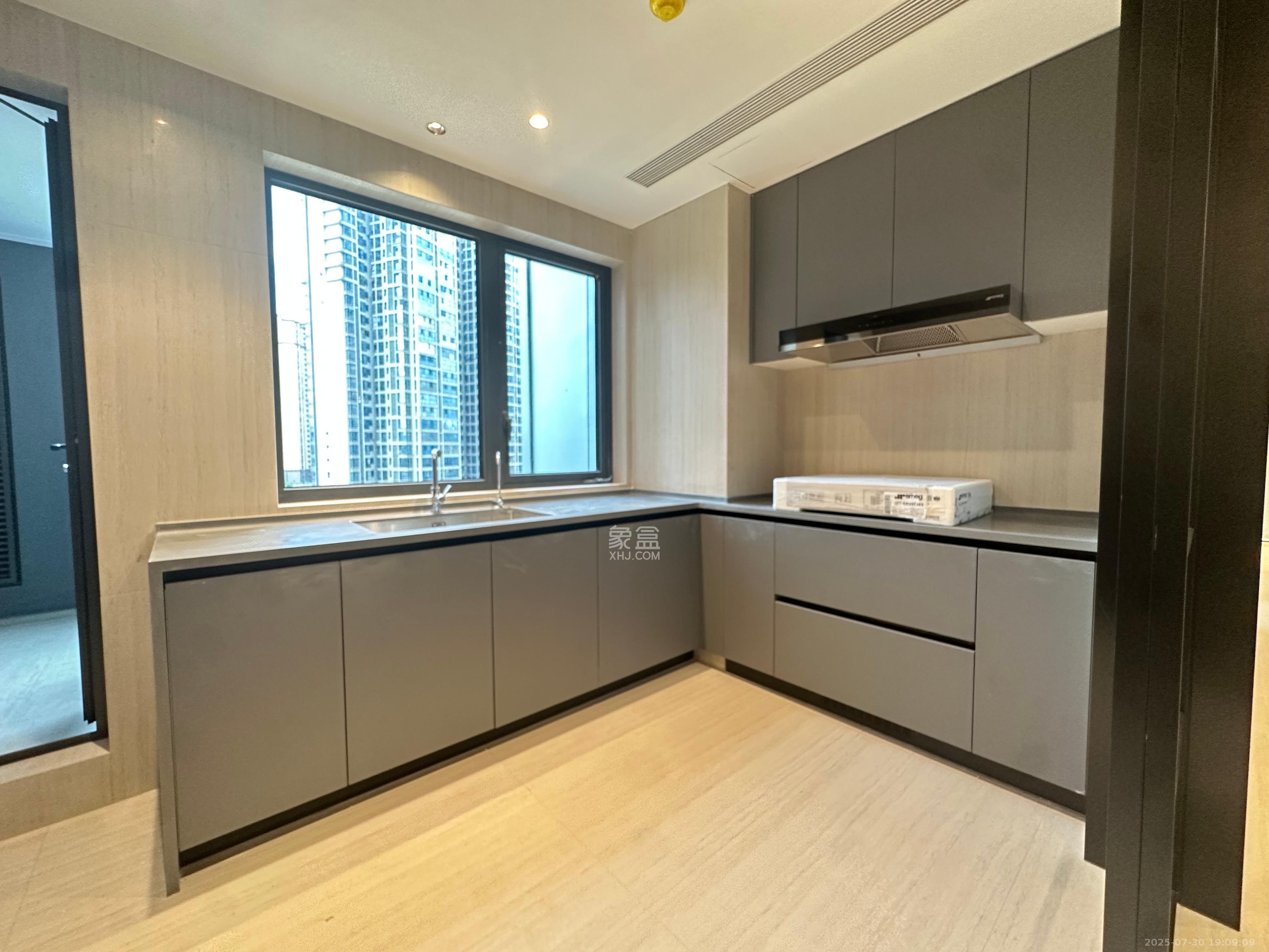 绿城凤起麓鸣  4室2厅3卫    20000.0元/月 绿城凤起麓鸣  4室2厅3卫    20000.0元/月室内图