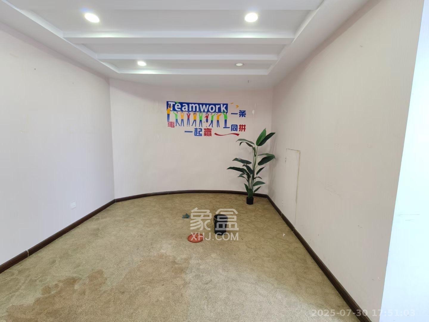 开源鑫贸大楼   242.0㎡      5200.0元/月室内图