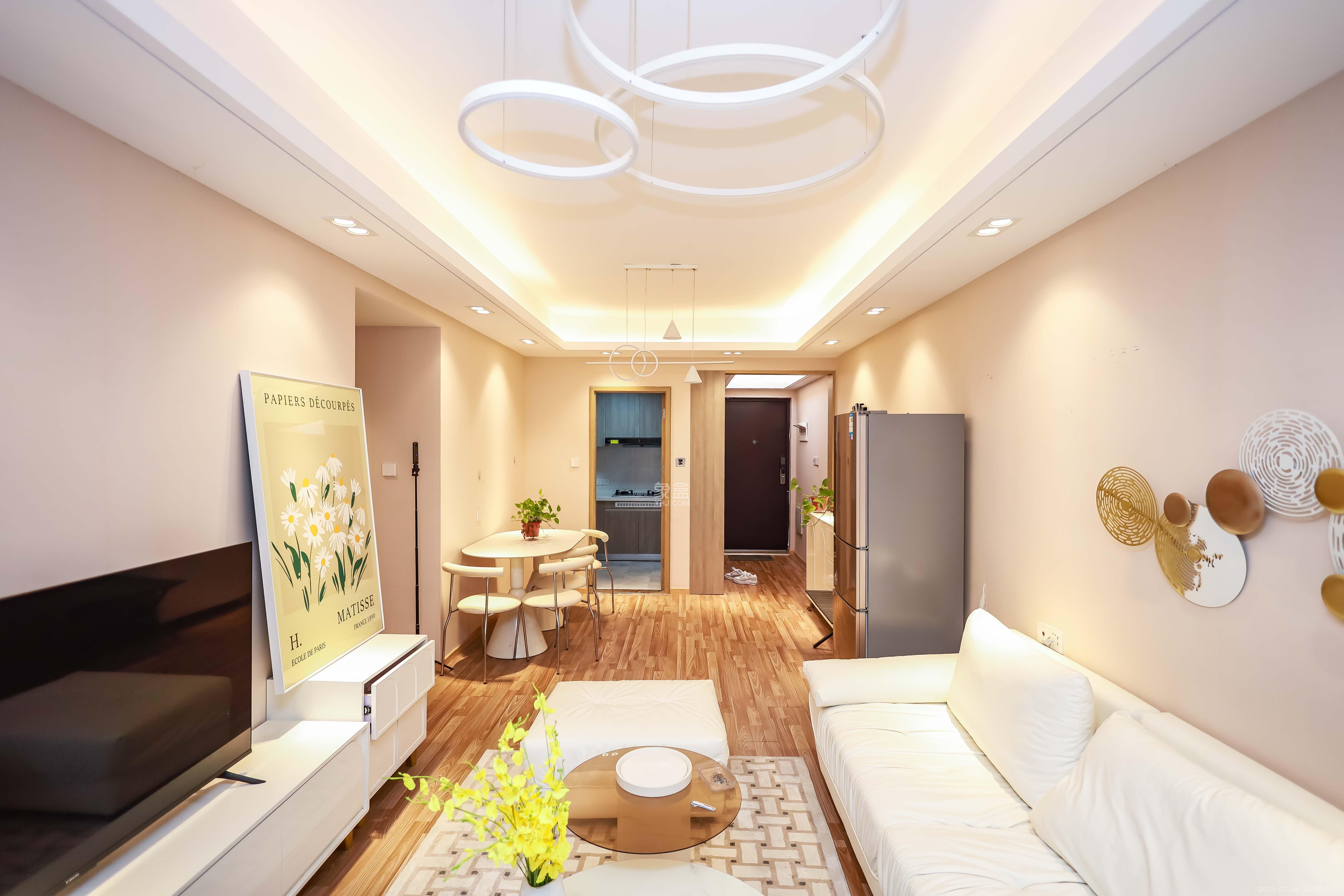 清控湖山雅居南区  3室2厅2卫    88.0万 清控湖山雅居南区  3室2厅2卫    88.0万客厅