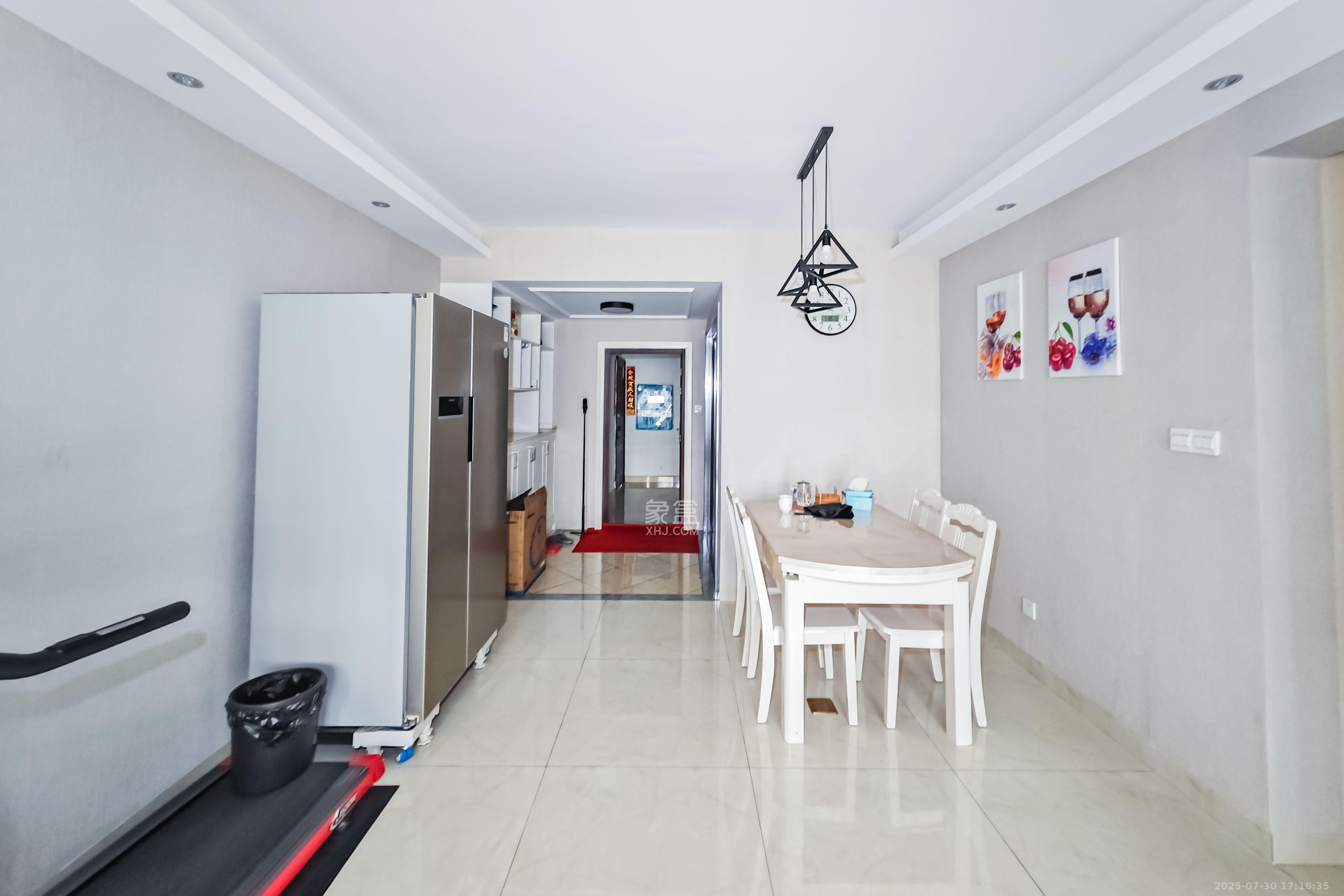 绿地之窗 3室2厅2卫 99.0万 绿地之窗 3室2厅2卫 99.0万客厅