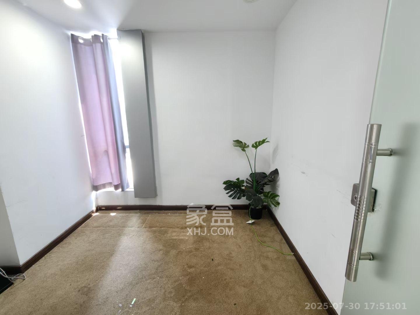 开源鑫贸大楼   242.0㎡      5200.0元/月室内图