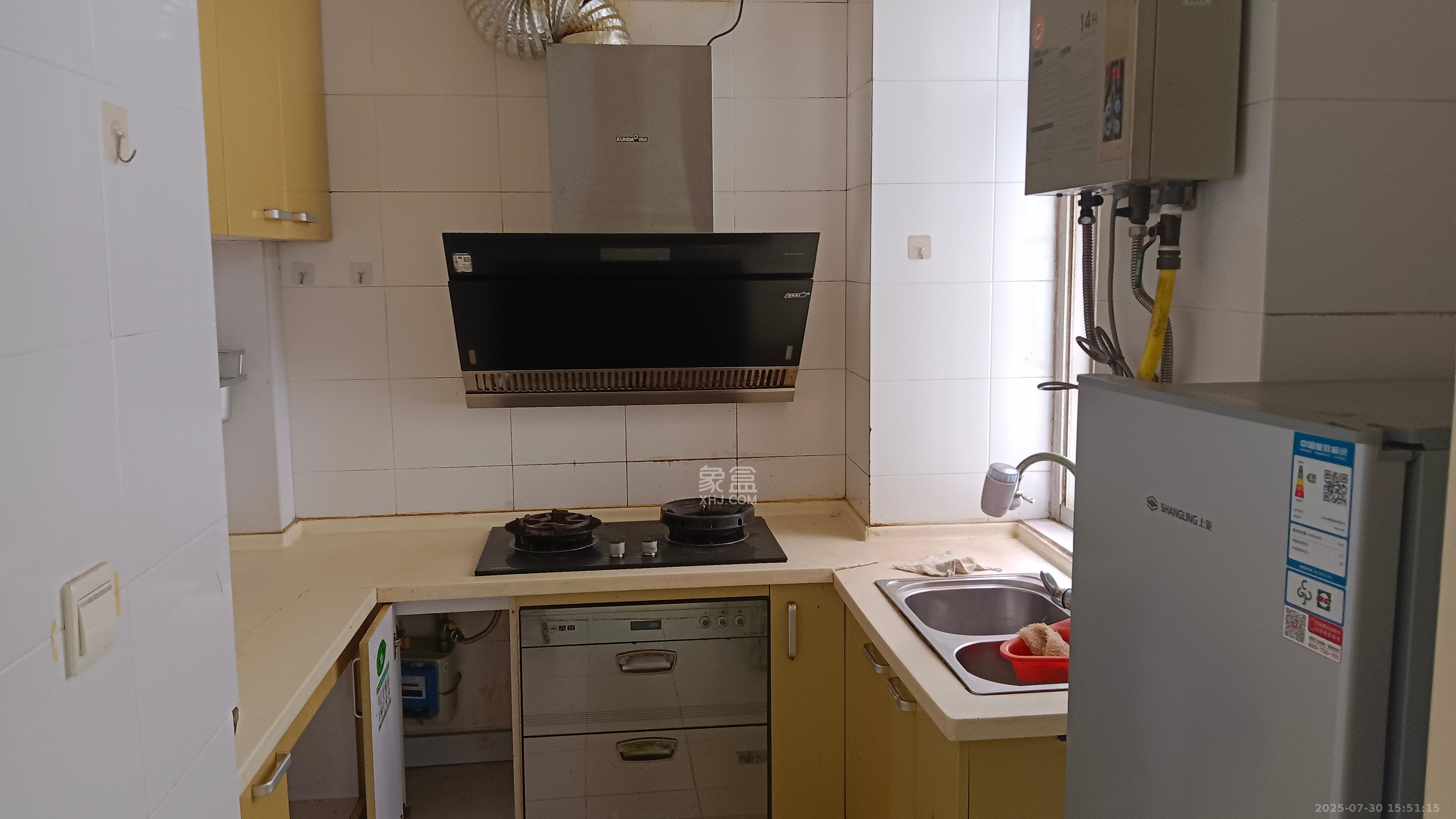 东方新世界 3室2厅1卫 2300.0元/月 东方新世界 3室2厅1卫 2300.0元/月室内图