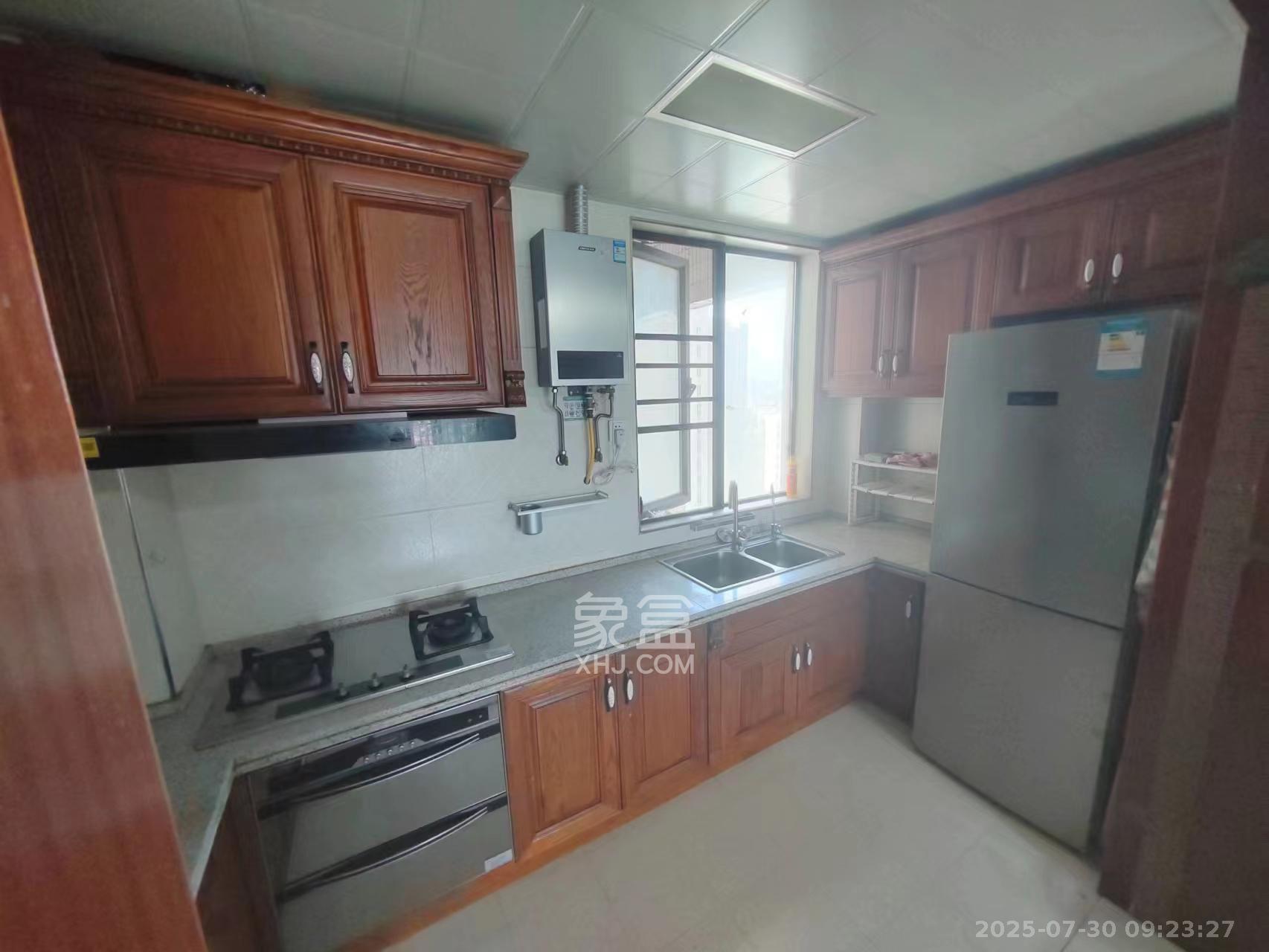 莱茵城 3室2厅2卫 2300.0元/月 莱茵城 3室2厅2卫 2300.0元/月室内图