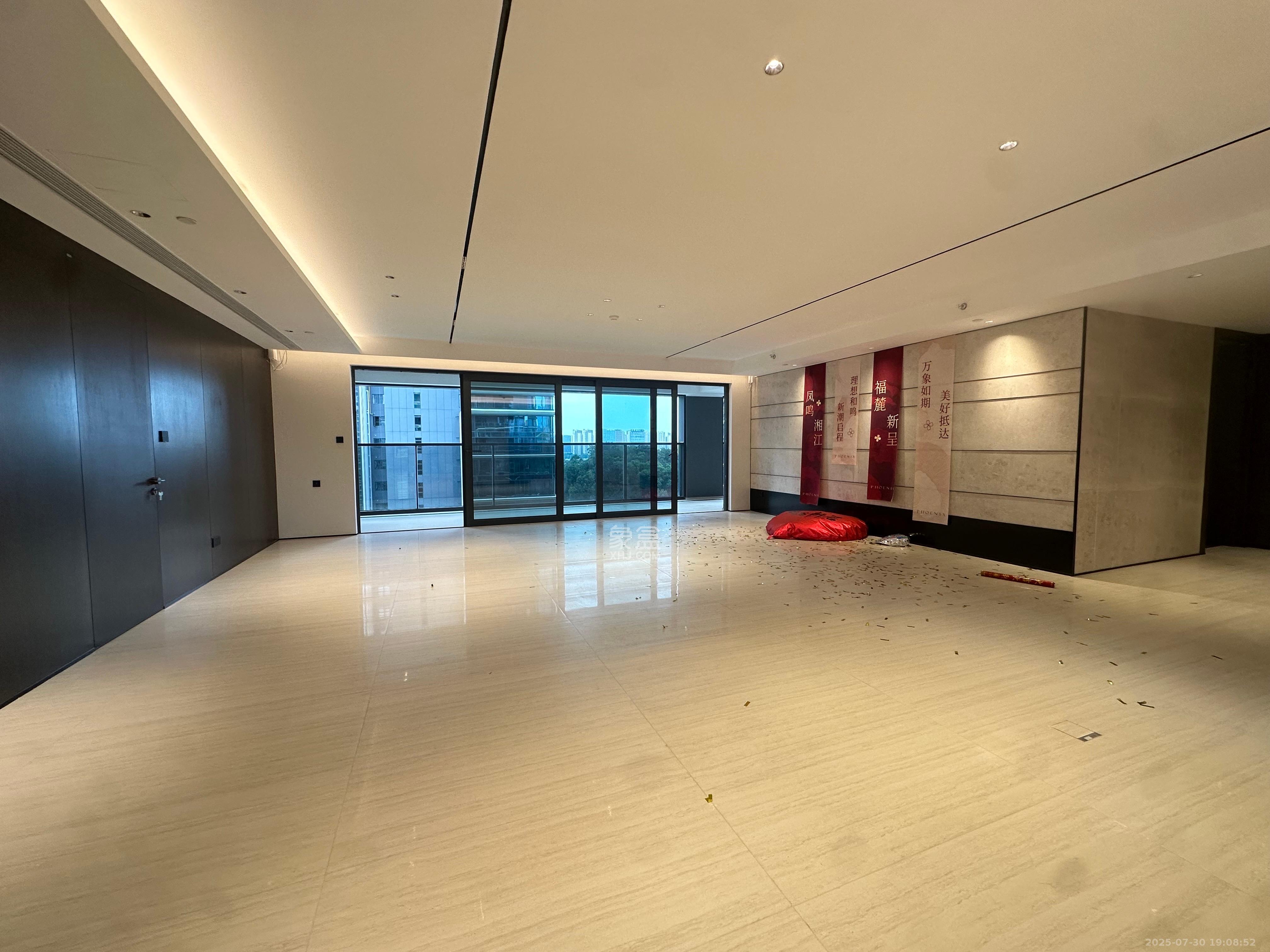 绿城凤起麓鸣  4室2厅3卫    20000.0元/月 绿城凤起麓鸣  4室2厅3卫    20000.0元/月