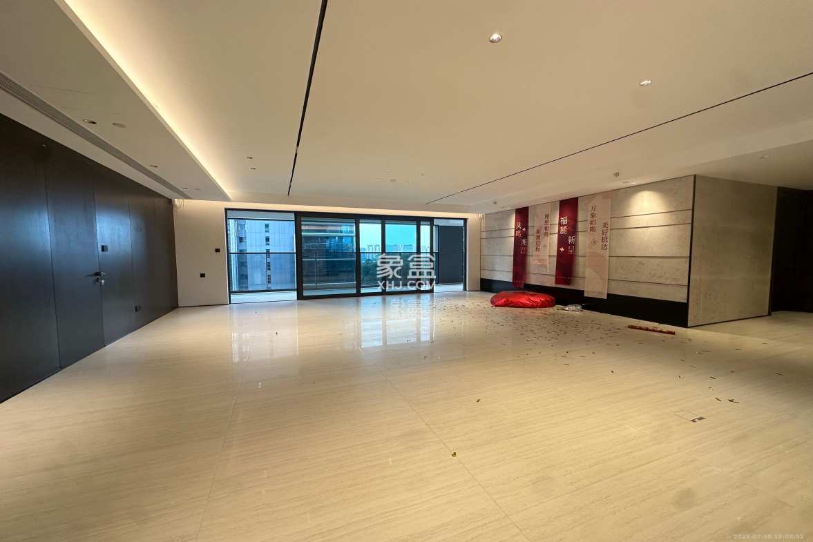 绿城凤起麓鸣  4室2厅3卫    20000.0元/月 绿城凤起麓鸣  4室2厅3卫    20000.0元/月室内图