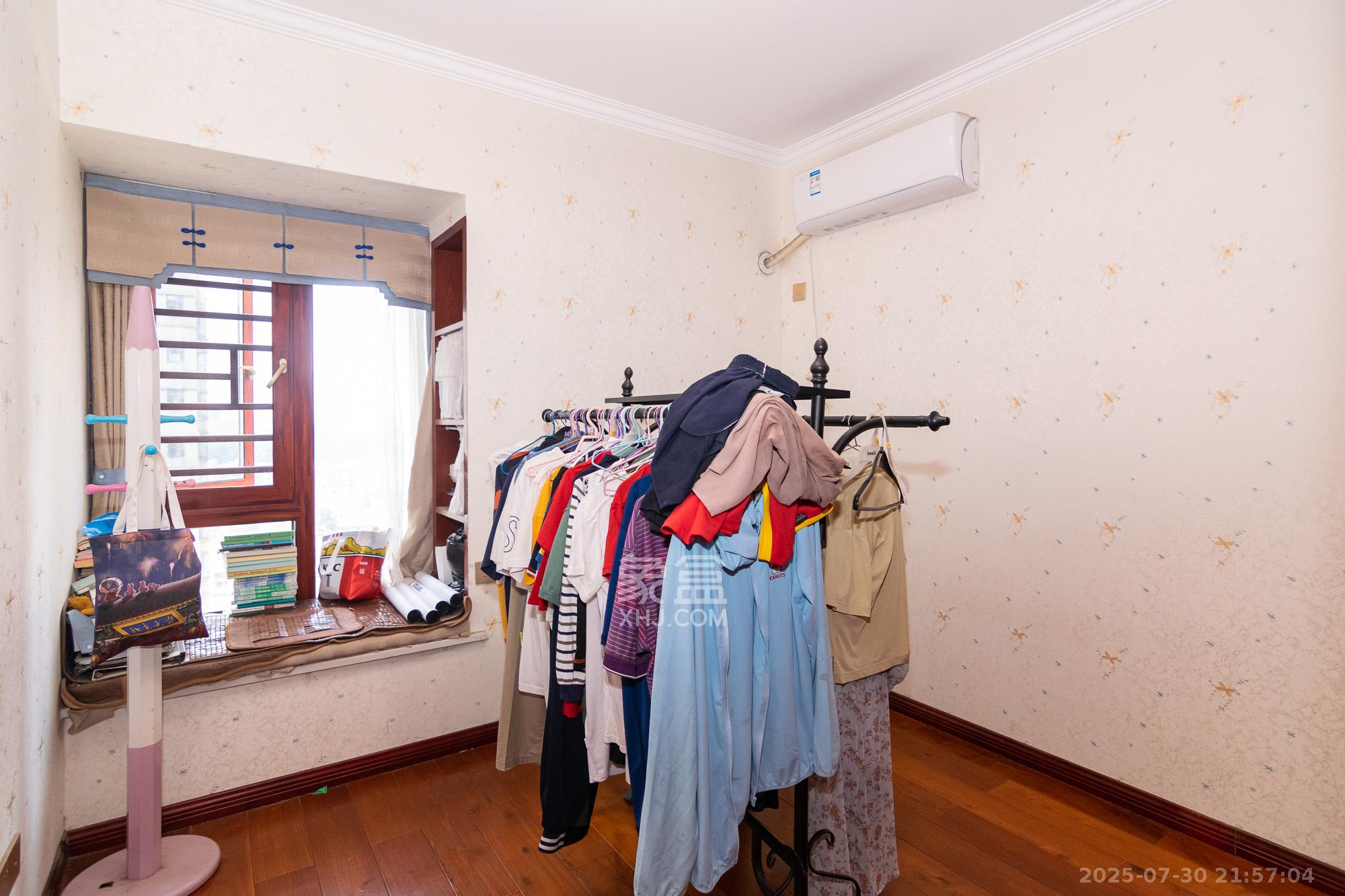 润和山水郡  4室2厅2卫    138.0万卧室