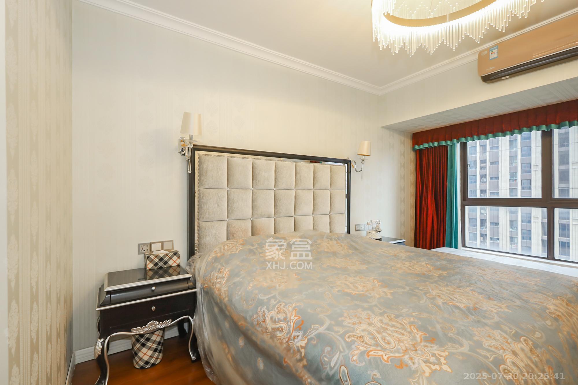 绿地中央广场 3室2厅2卫 160.0万 绿地中央广场 3室2厅2卫 160.0万卧室