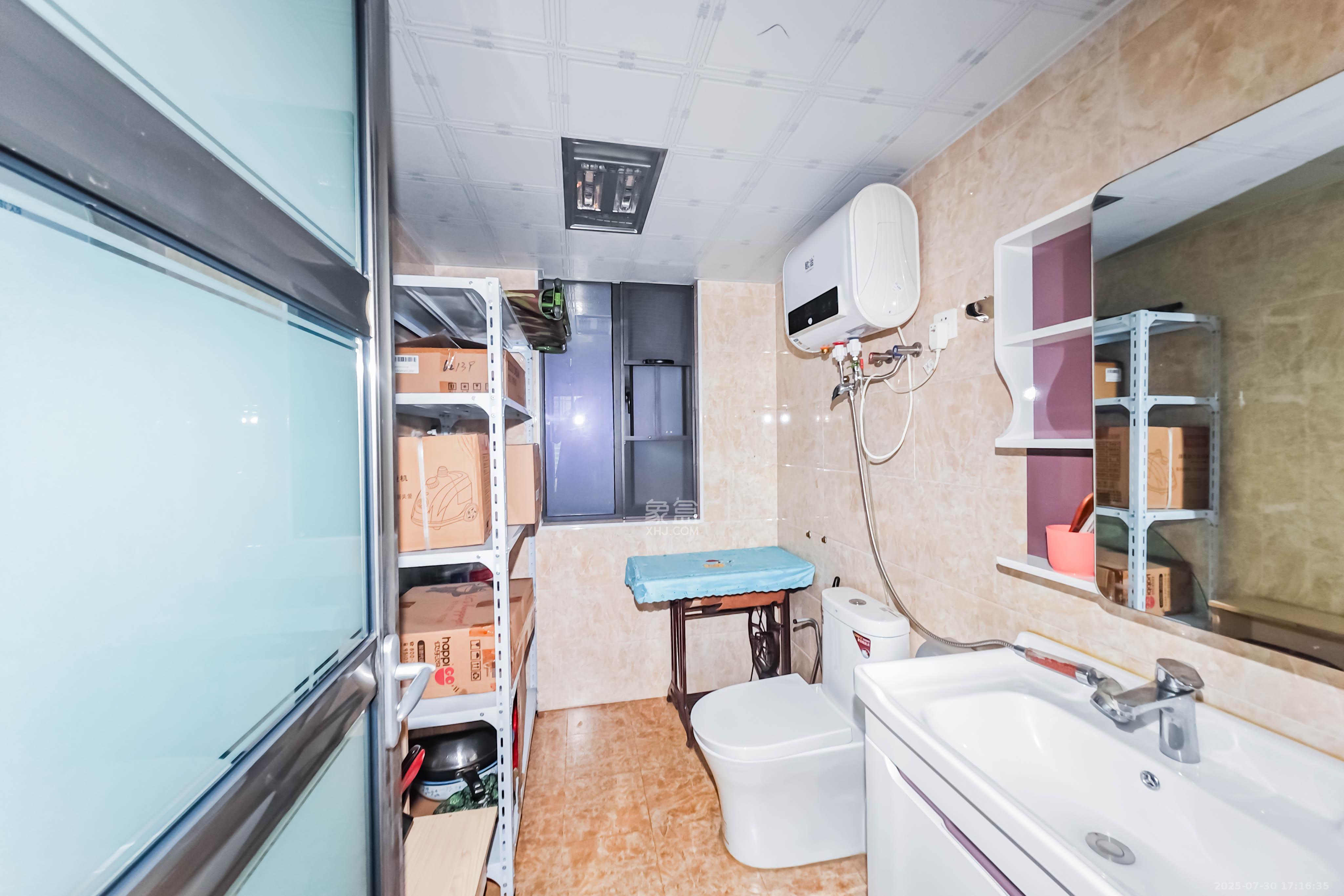 绿地之窗 3室2厅2卫 99.0万 绿地之窗 3室2厅2卫 99.0万卫生间