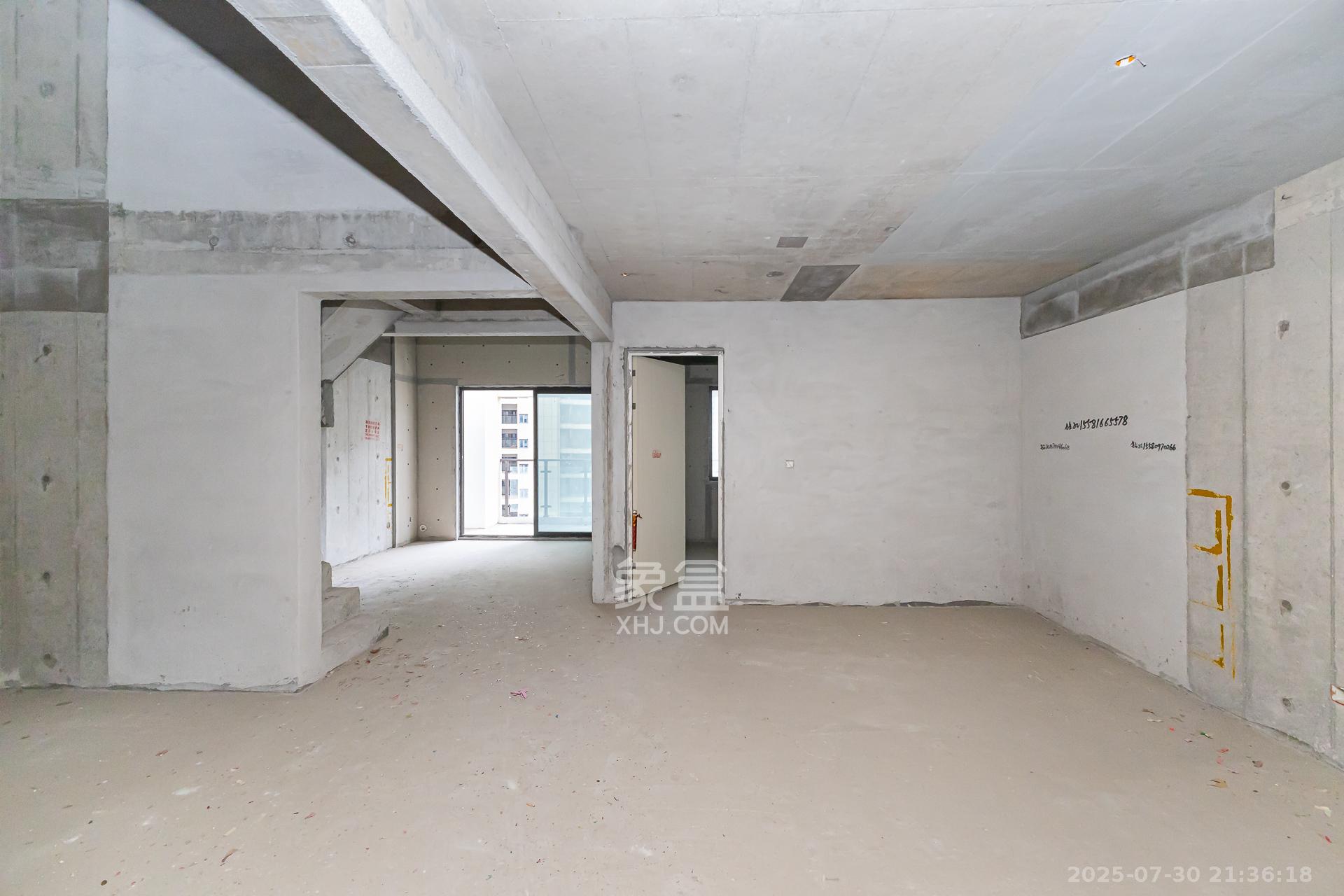 润和湘江天地AB区 4室2厅2卫 110.0万 润和湘江天地AB区 4室2厅2卫 110.0万客厅