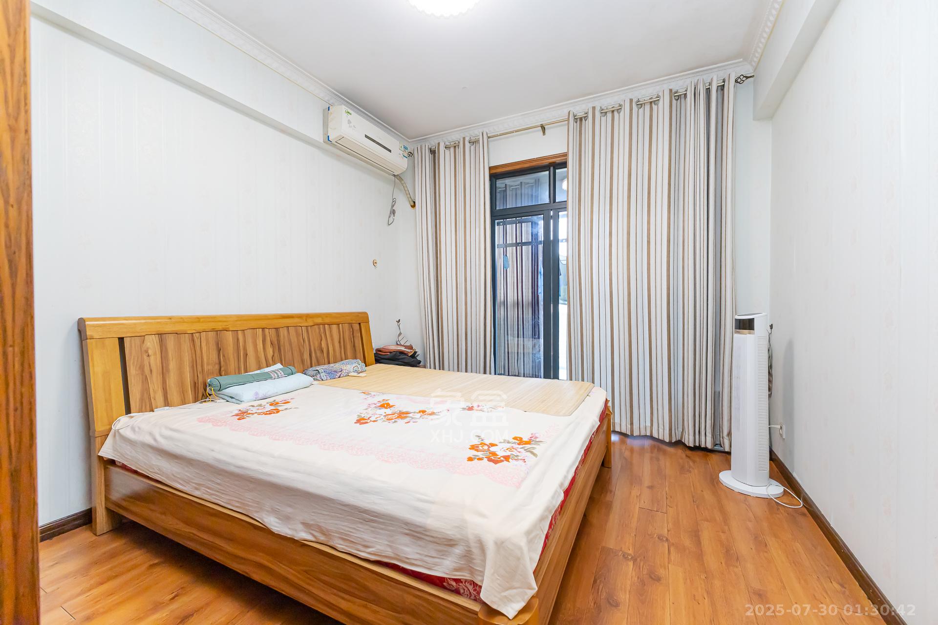 珠江东方明珠(新地东方明珠)三期 4室2厅2卫 132.0万 珠江东方明珠(新地东方明珠)三期 4室2厅2卫 132.0万卧室