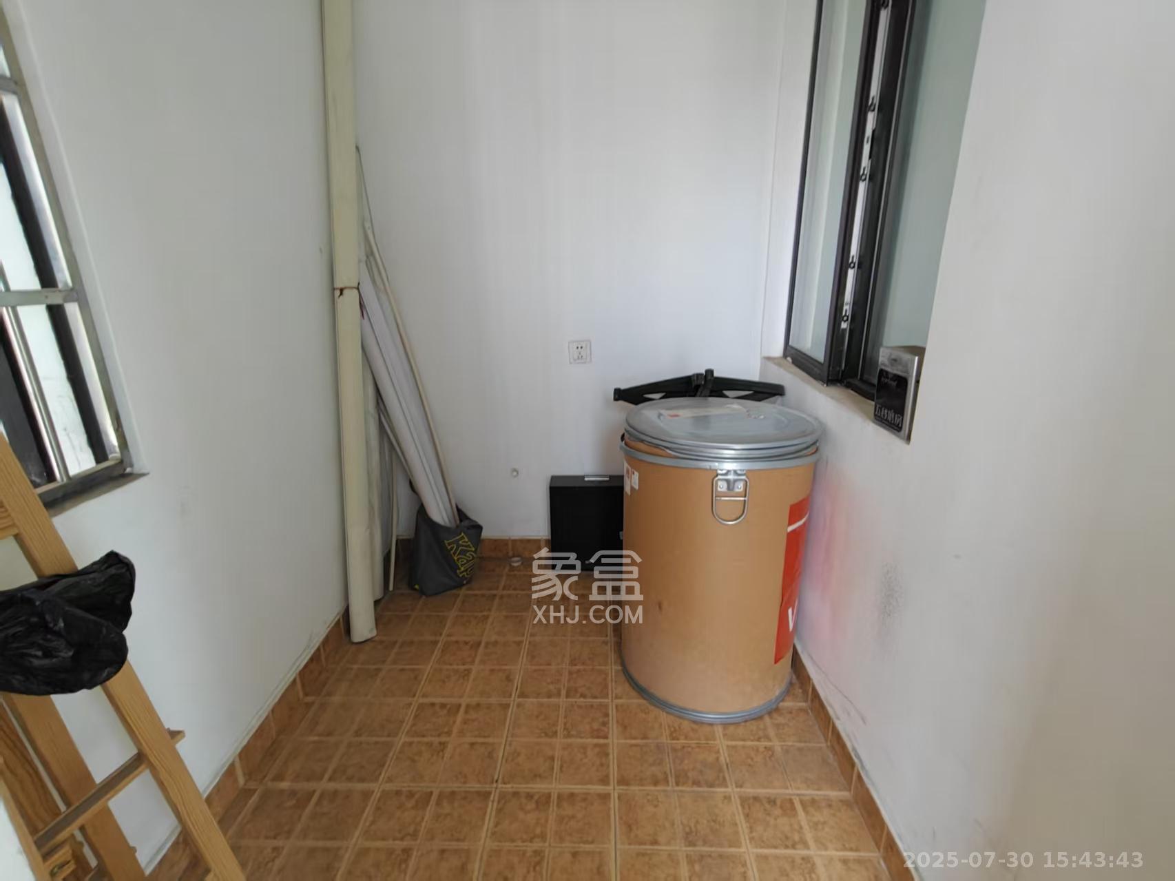 湘腾城市广场 3室2厅1卫 4500.0元/月 湘腾城市广场 3室2厅1卫 4500.0元/月室内图