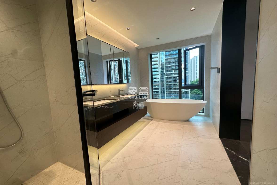 绿城凤起麓鸣  4室2厅3卫    20000.0元/月 绿城凤起麓鸣  4室2厅3卫    20000.0元/月室内图