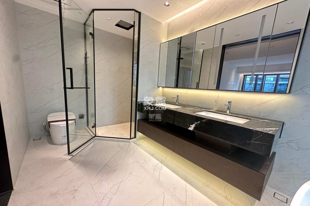 绿城凤起麓鸣  4室2厅3卫    20000.0元/月 绿城凤起麓鸣  4室2厅3卫    20000.0元/月室内图