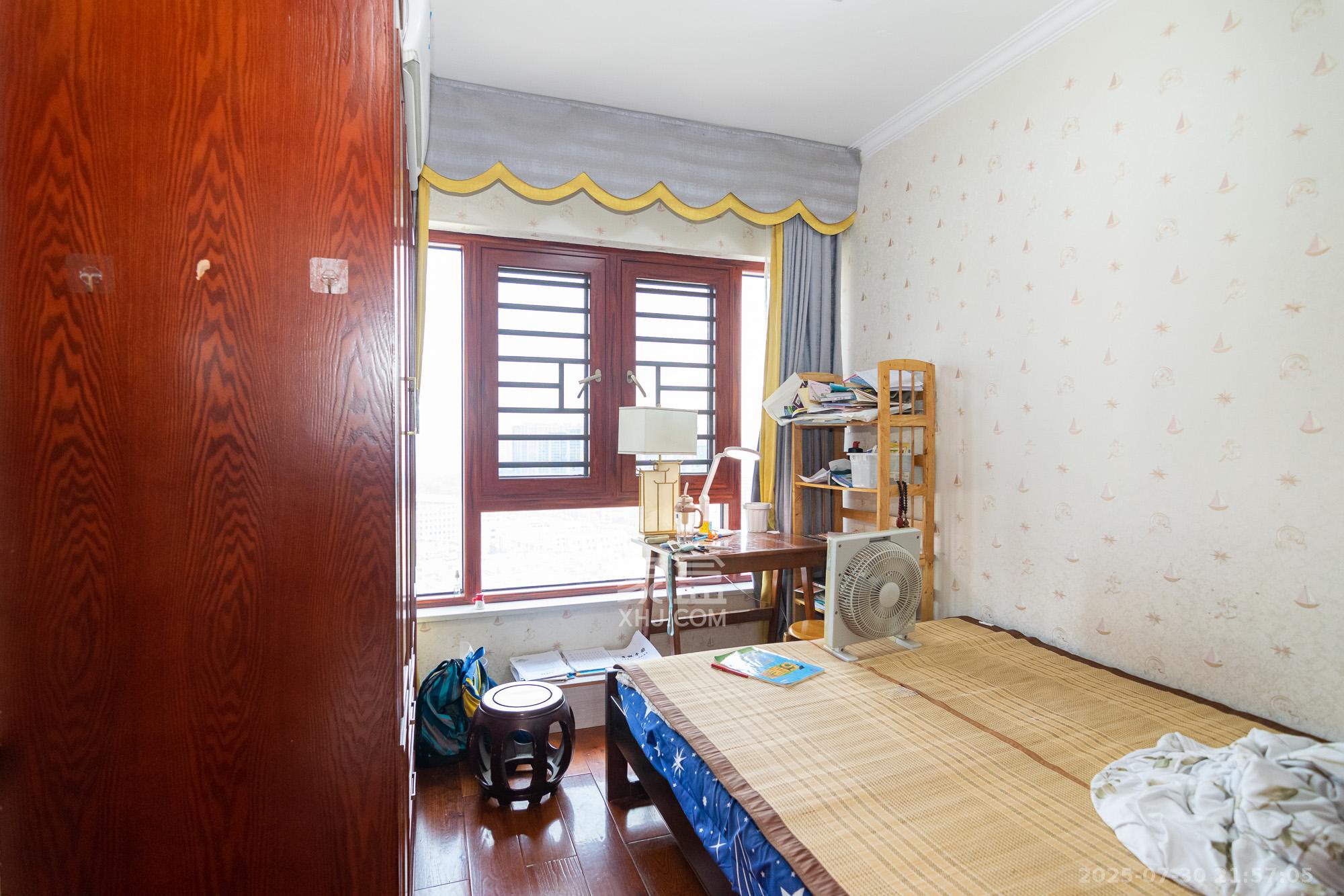 润和山水郡  4室2厅2卫    138.0万卧室