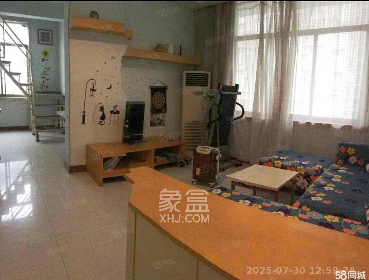 三和家园  4室2厅2卫    2400.0元/月室内图