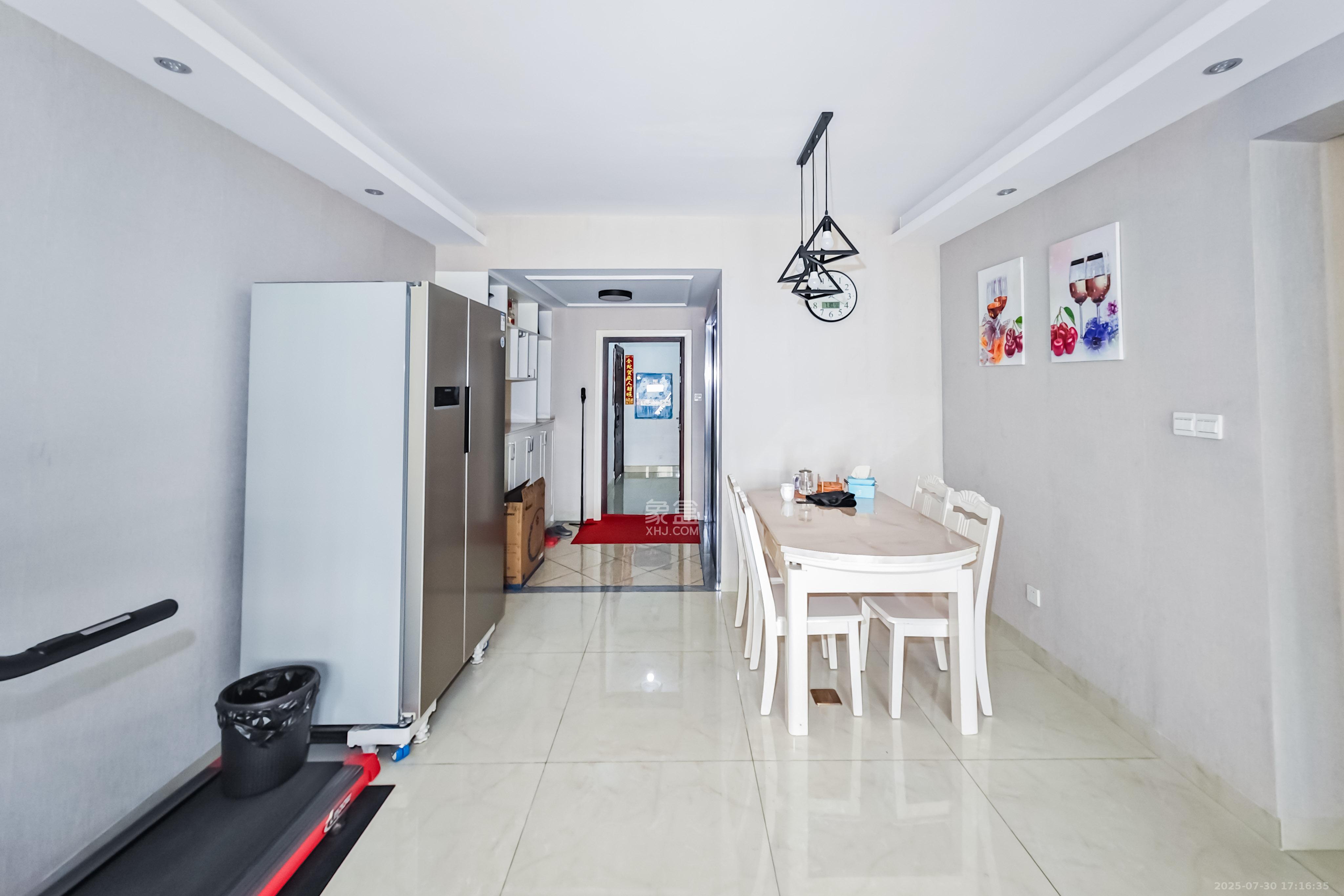 绿地之窗 3室2厅2卫 99.0万 绿地之窗 3室2厅2卫 99.0万客厅