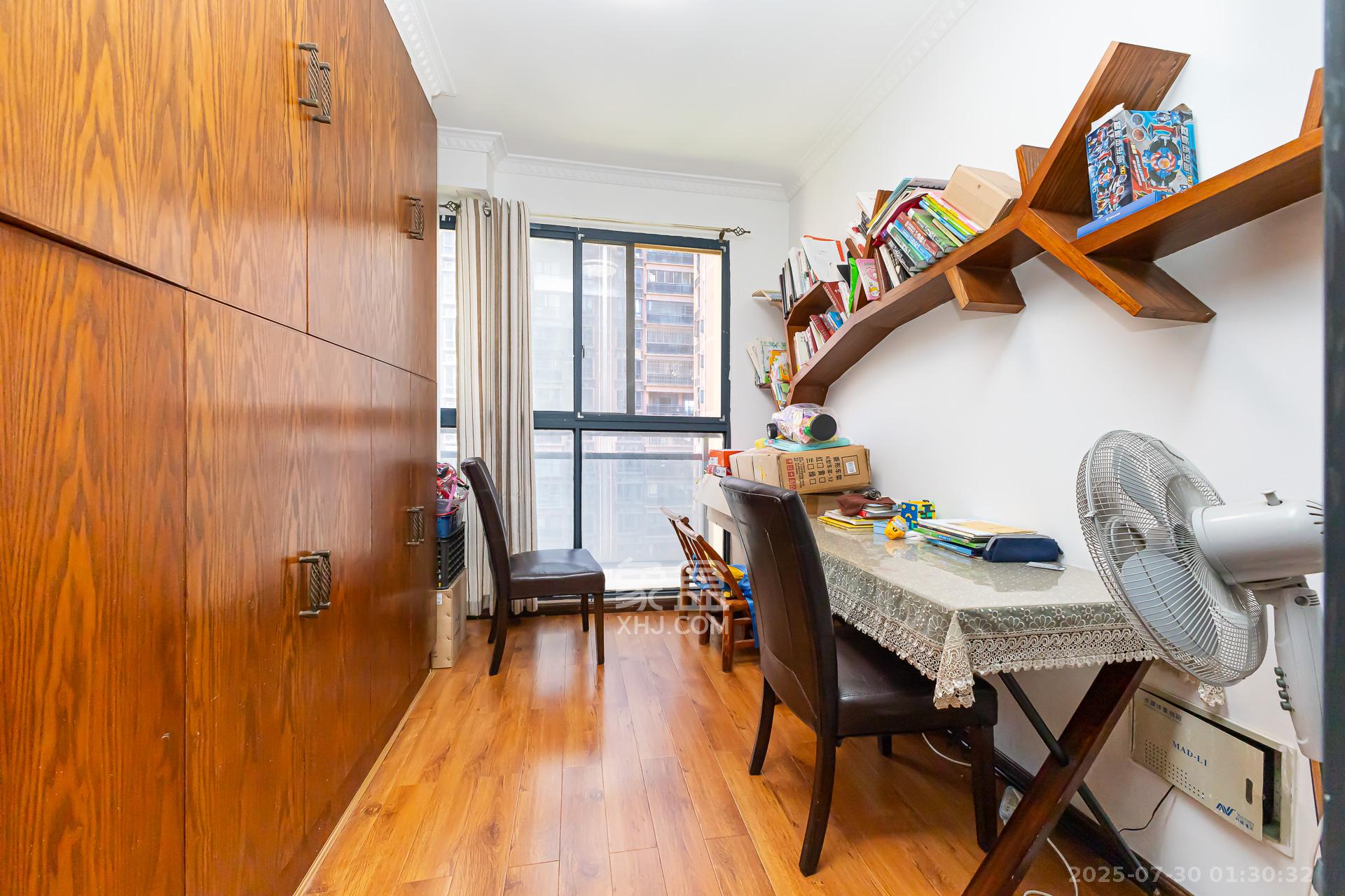 珠江东方明珠(新地东方明珠)三期 4室2厅2卫 132.0万 珠江东方明珠(新地东方明珠)三期 4室2厅2卫 132.0万卧室