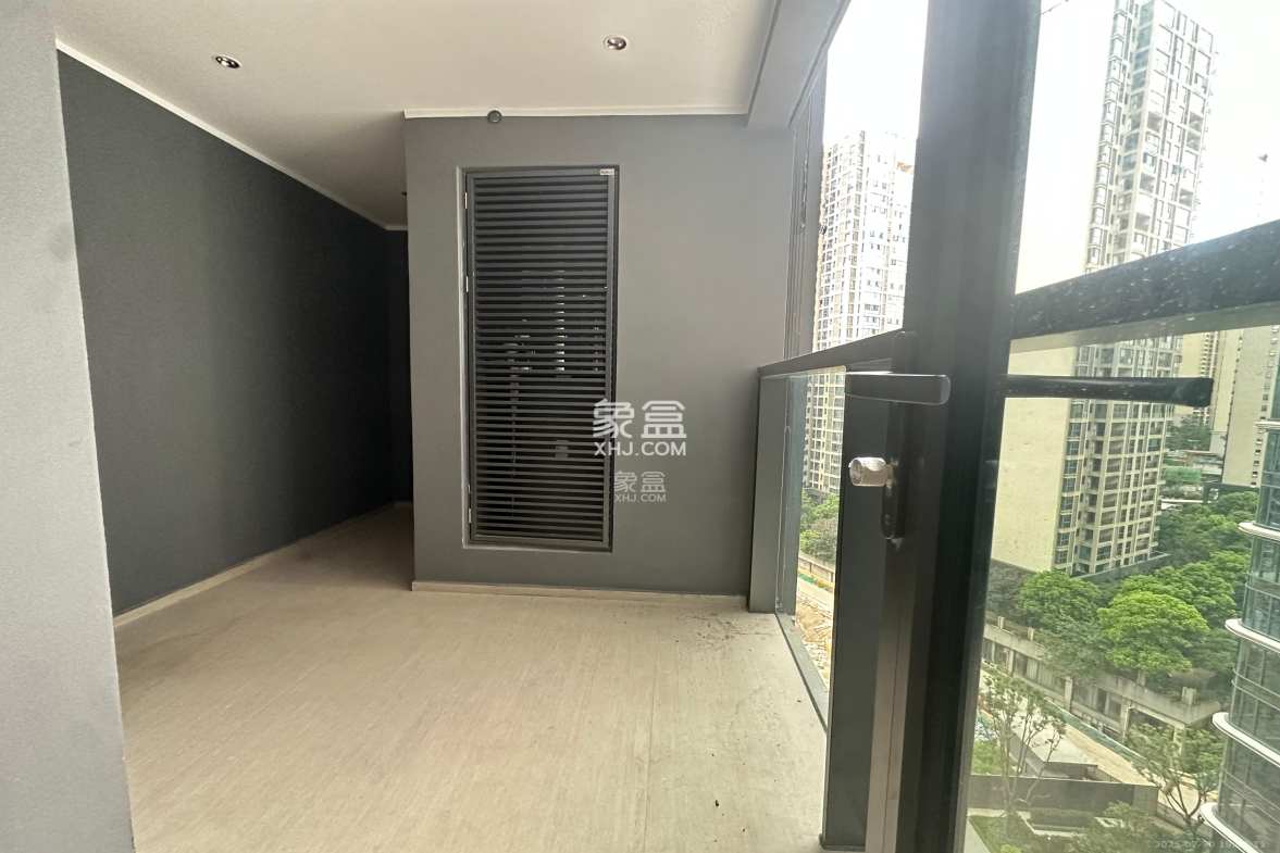 绿城凤起麓鸣  4室2厅3卫    20000.0元/月 绿城凤起麓鸣  4室2厅3卫    20000.0元/月室内图