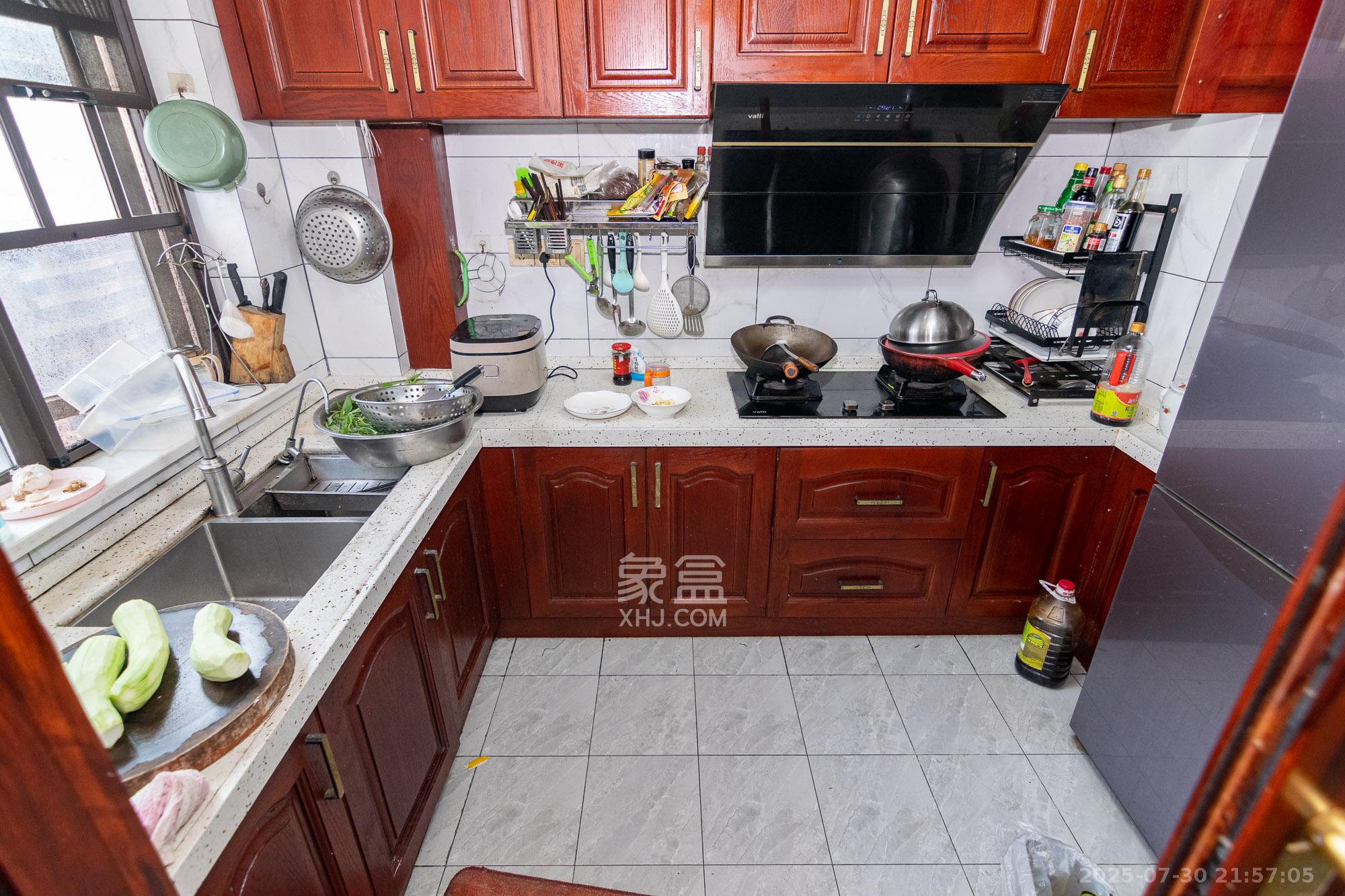 润和山水郡  4室2厅2卫    138.0万厨房