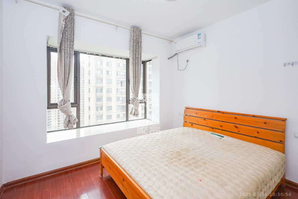 钰龙天下二期(钰龙佳园) 3室2厅2卫 248.0万 钰龙天下二期(钰龙佳园) 3室2厅2卫 248.0万卧室