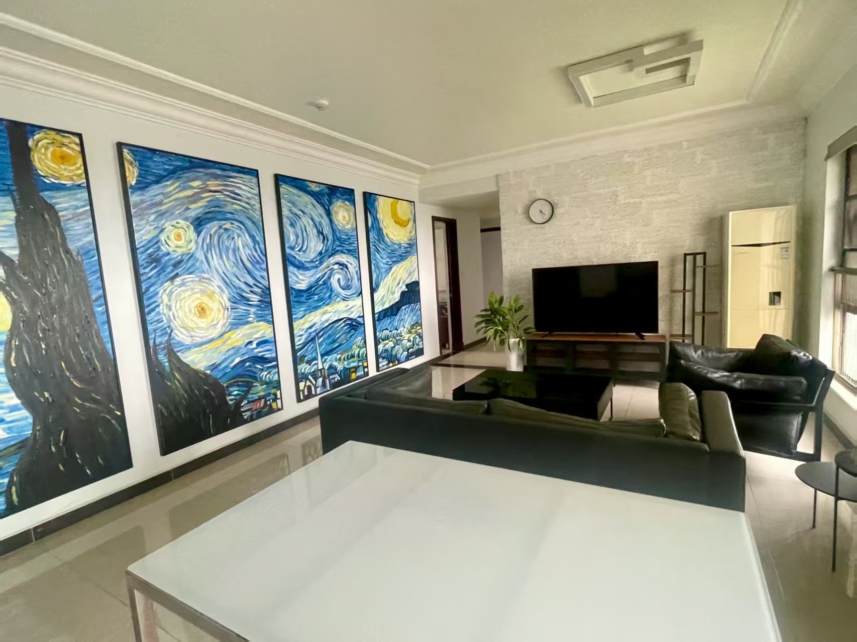 恒大外滩  3室2厅2卫    198.0万 恒大外滩  3室2厅2卫    198.0万客厅