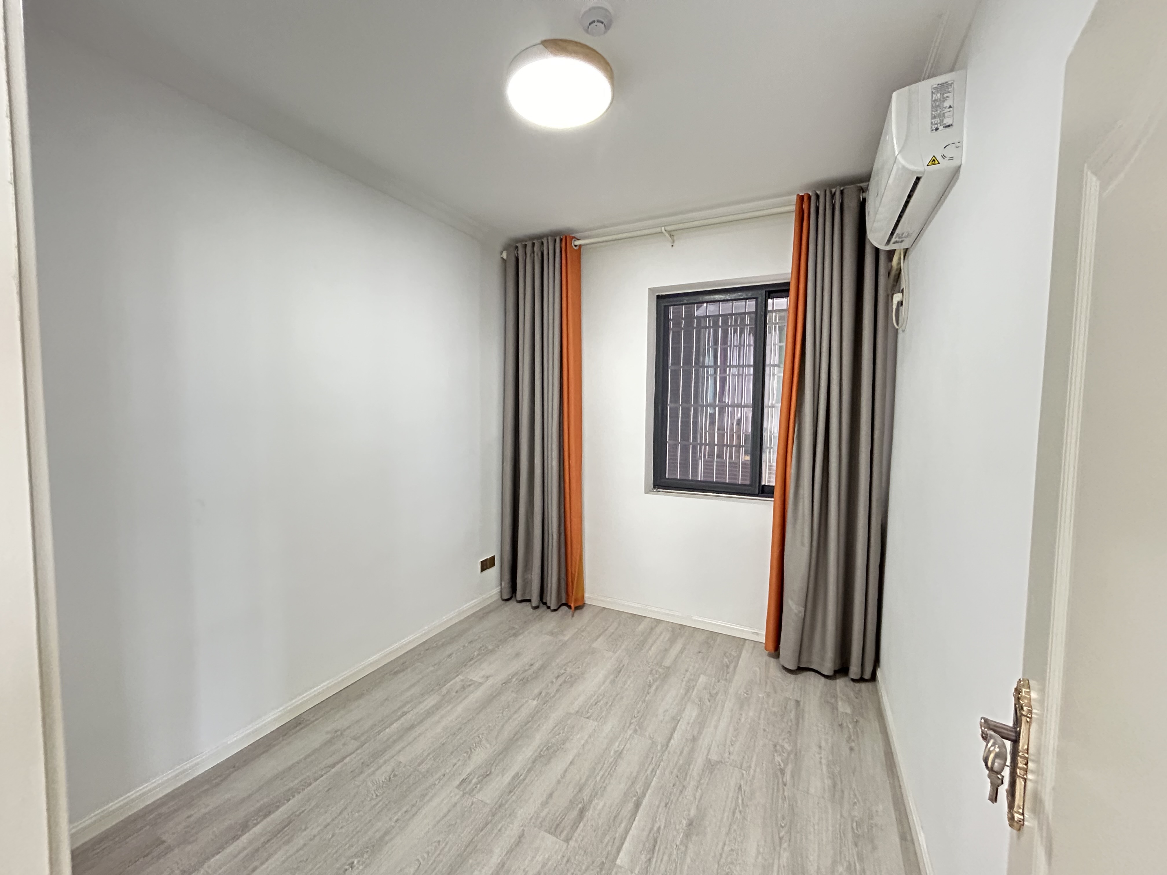 南门口安置小区一期 3室2厅2卫 2500.0元/月 南门口安置小区一期 3室2厅2卫 2500.0元/月室内图